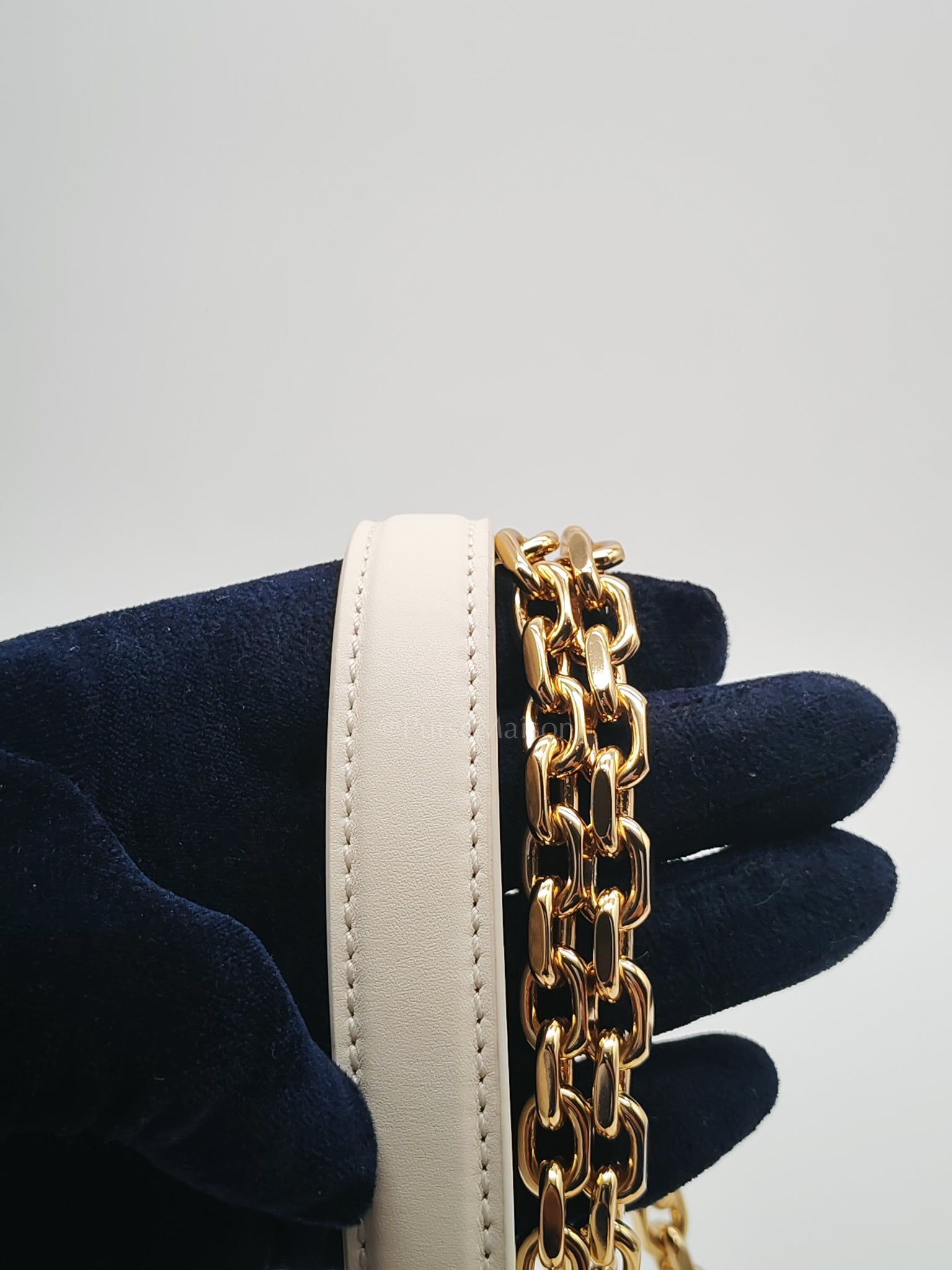 Small 4G Sliding Chain Ivory White Shoulder Bag | Purse Maison Luxury Bags Shop