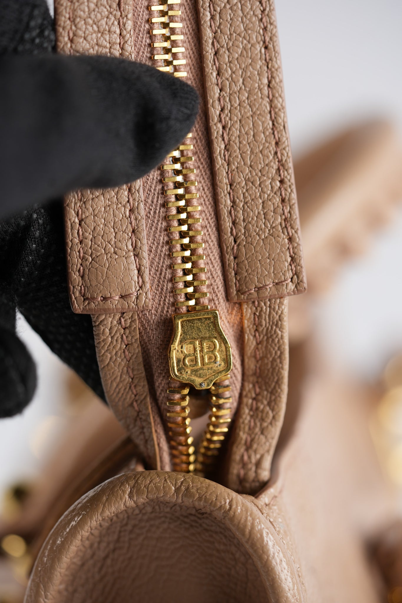 Small Classic City Sahara Beige Metallic Edge Crossbody Bag | Purse Maison Luxury Bags Shop