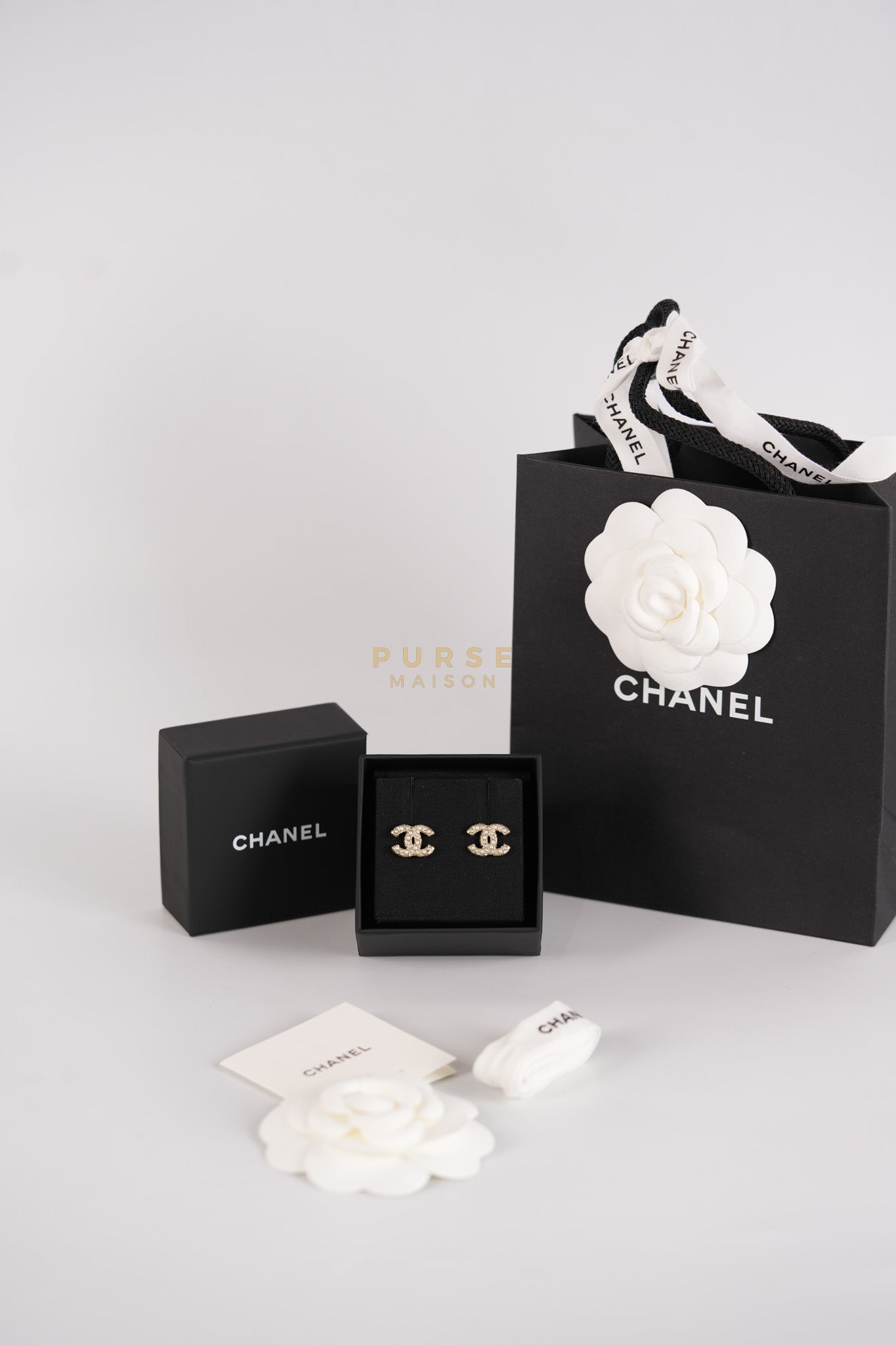 Small CC Pearl Stud Earrings in Light Gold