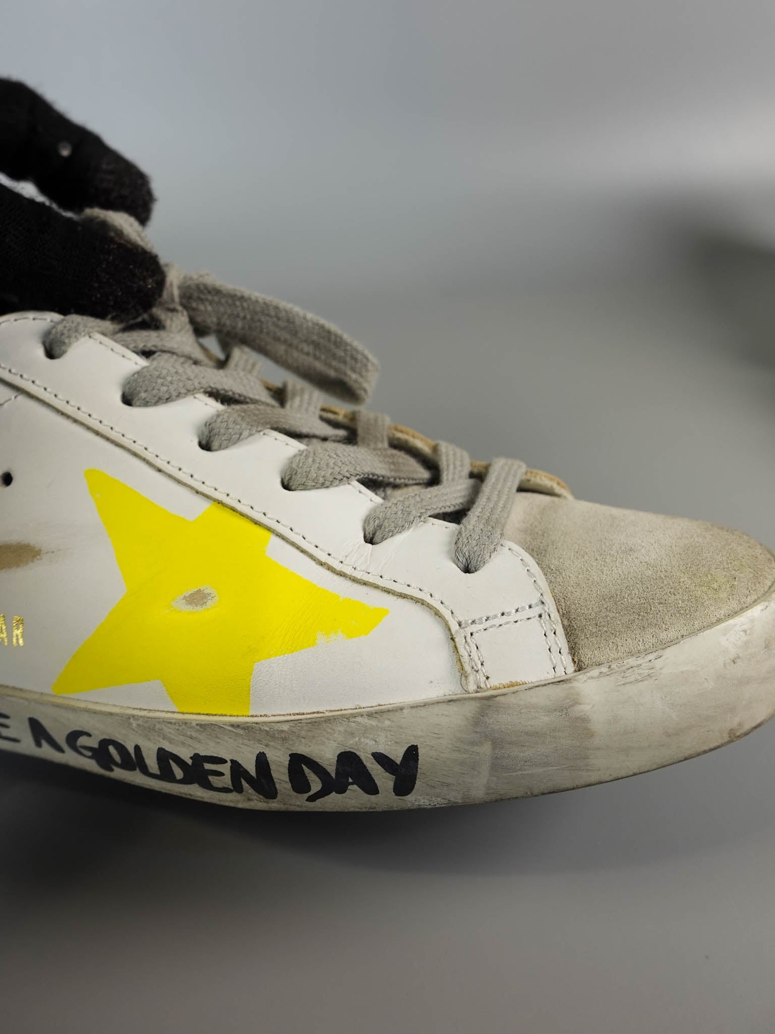 Sneakers Superstar White Leather-Yellow Painted Star Signature Size 37 EU (25cm) | Purse Maison Luxury Bags Shop