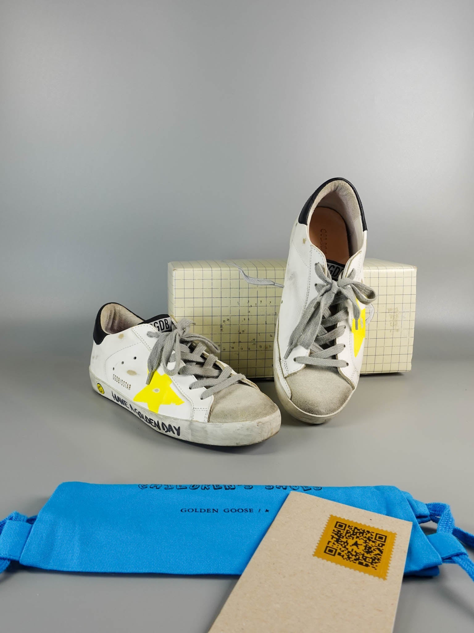 Sneakers Superstar White Leather-Yellow Painted Star Signature Size 37 EU (25cm) | Purse Maison Luxury Bags Shop