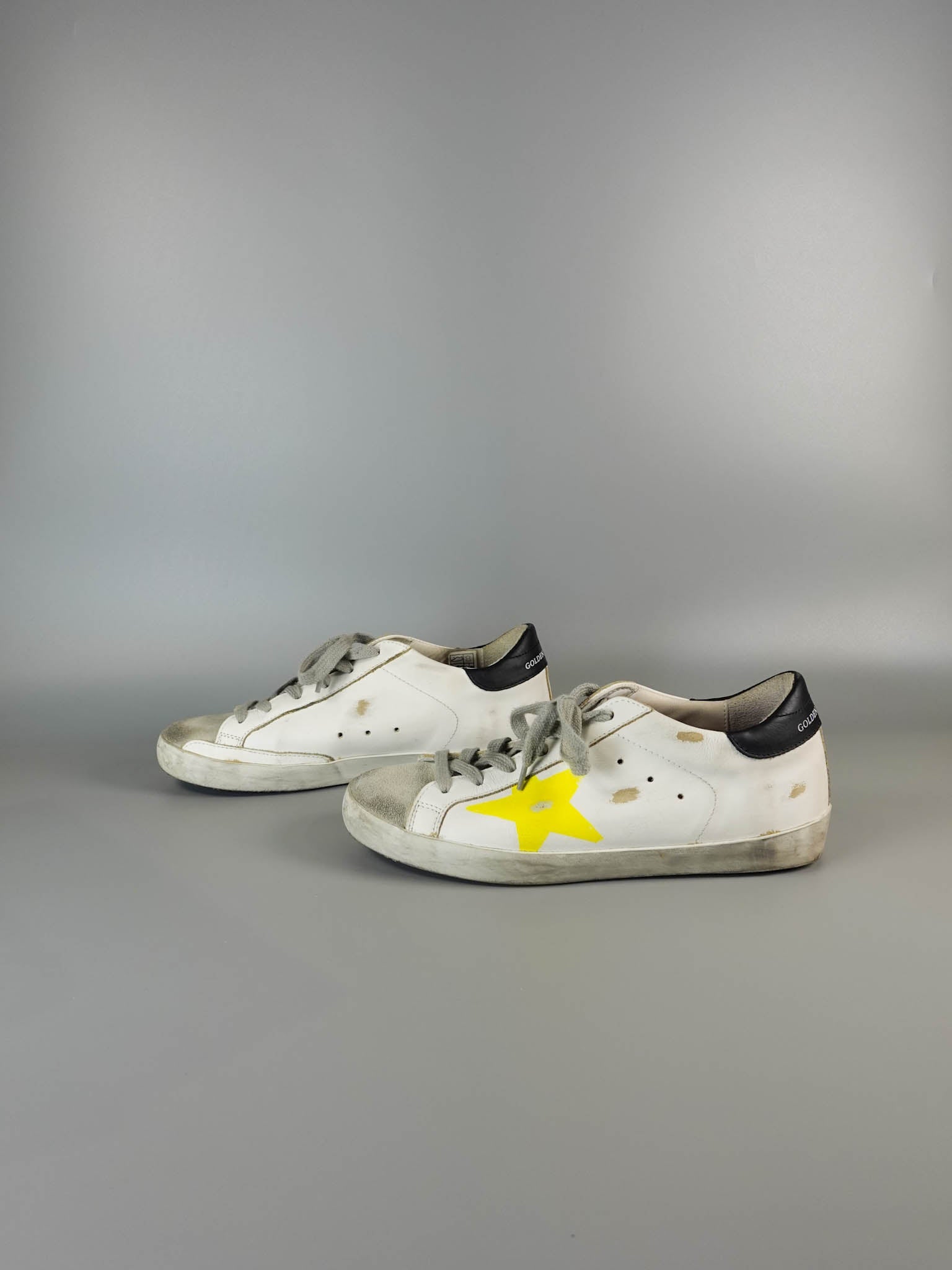 Sneakers Superstar White Leather-Yellow Painted Star Signature Size 37 EU (25cm) | Purse Maison Luxury Bags Shop