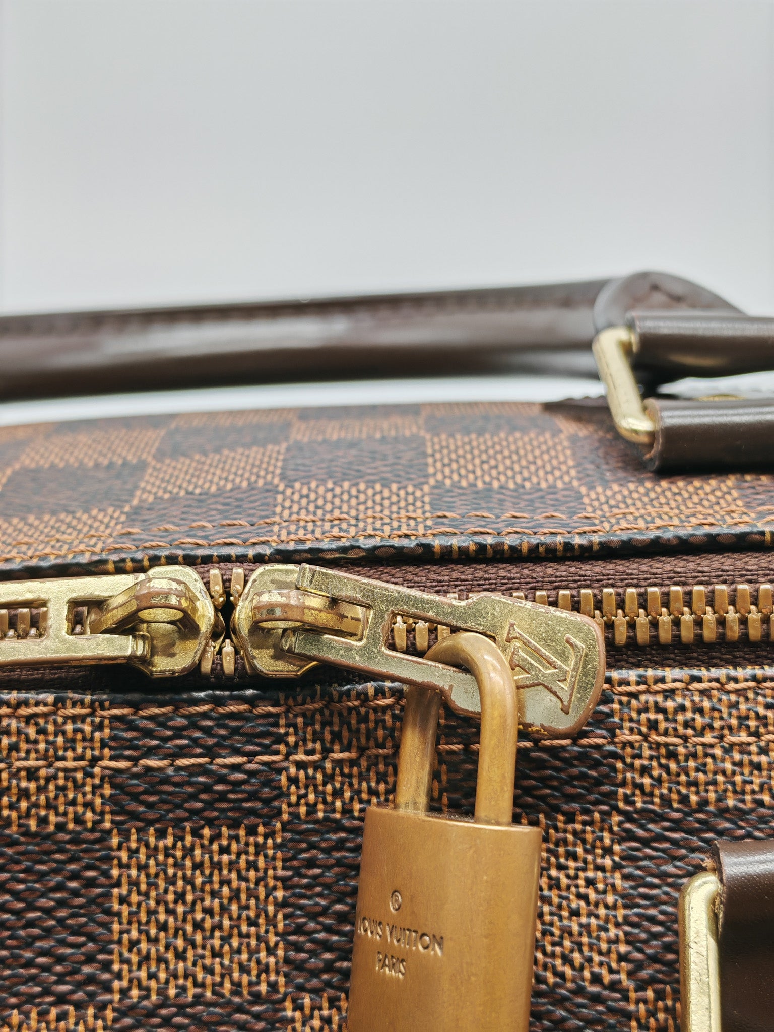 Speedy 30 Bandoullier in Damier Ebene Canvas & Gold Hardware (Datecode: CT0134) | Purse Maison Luxury Bags Shop