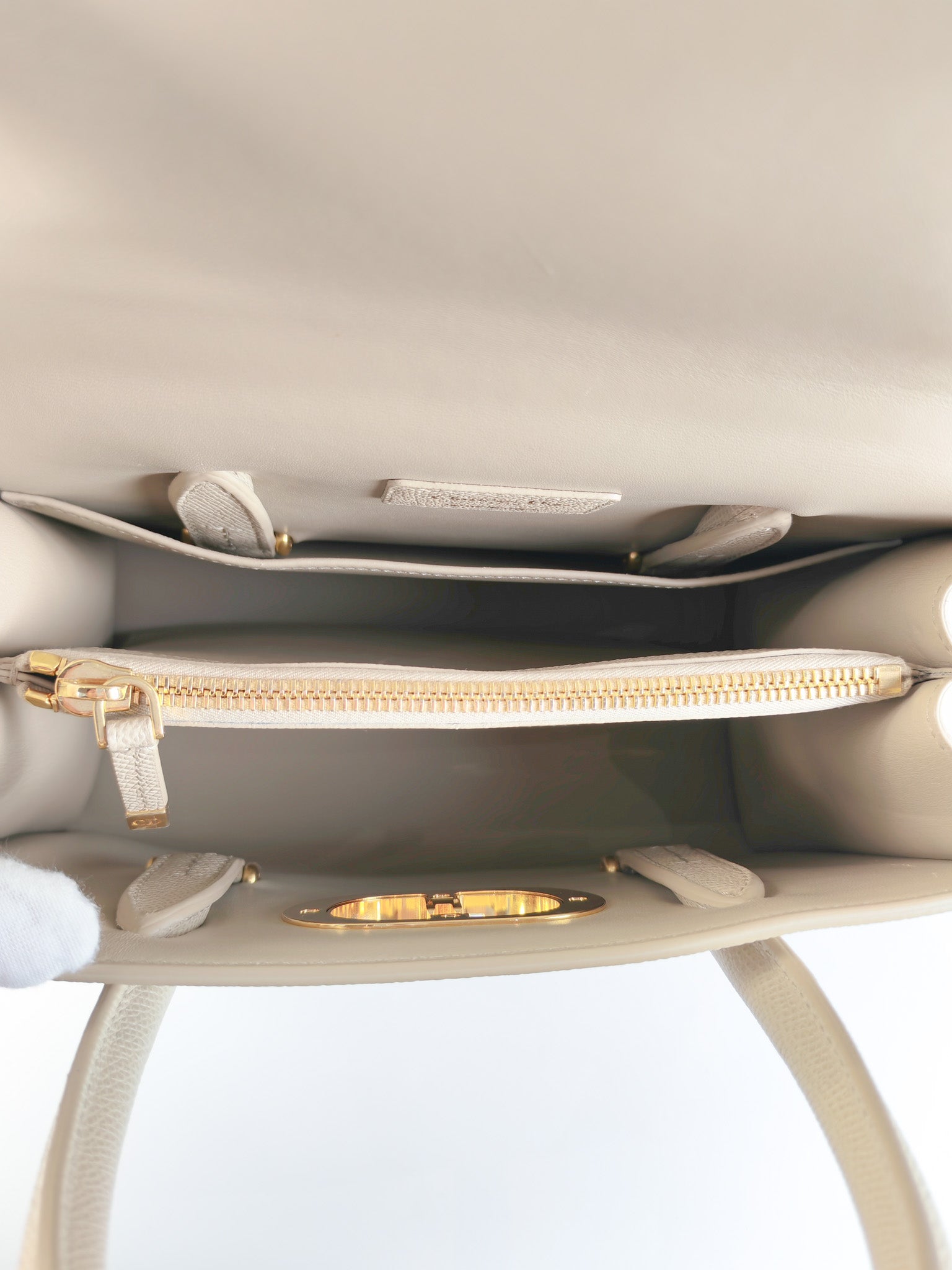 St Honoré Tote Bag Medium in Beige Grained Calfskin | Purse Maison Luxury Bags Shop