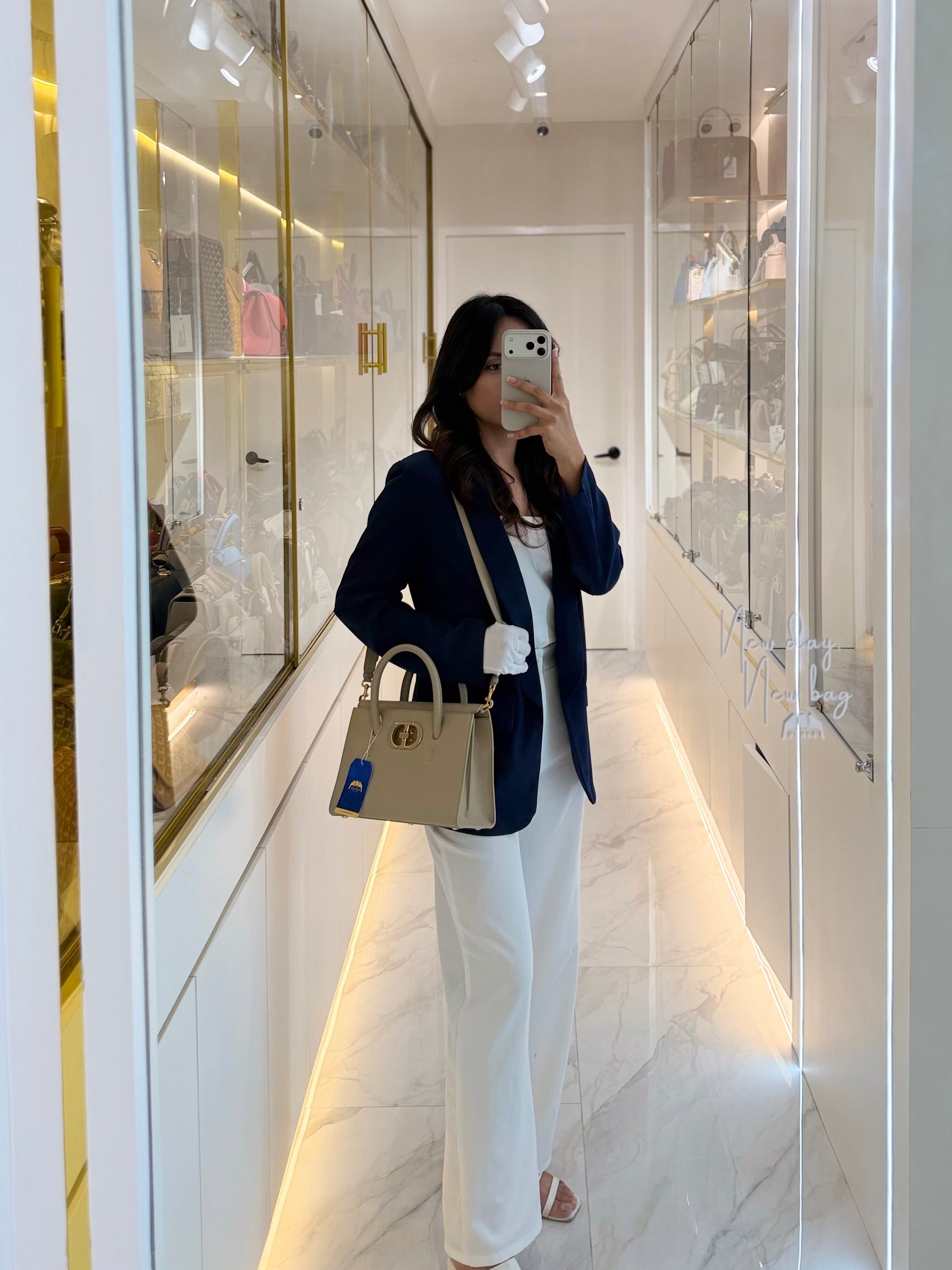 St Honoré Tote Bag Medium in Beige Grained Calfskin | Purse Maison Luxury Bags Shop