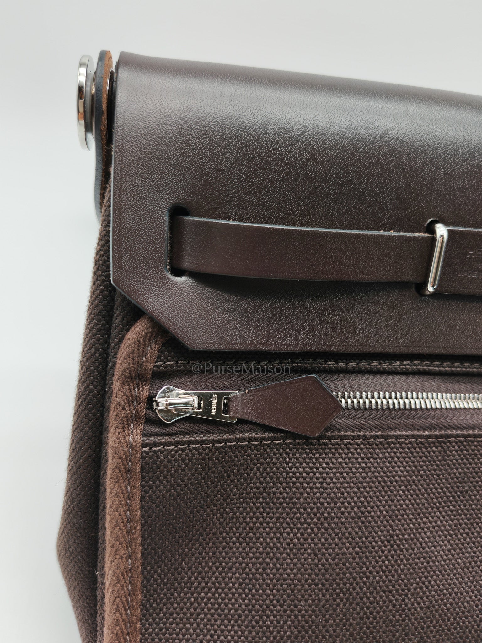 Mini Herbag Zip 20 in Ebene Canvas & Palladium Hardware Stamp K(2025)