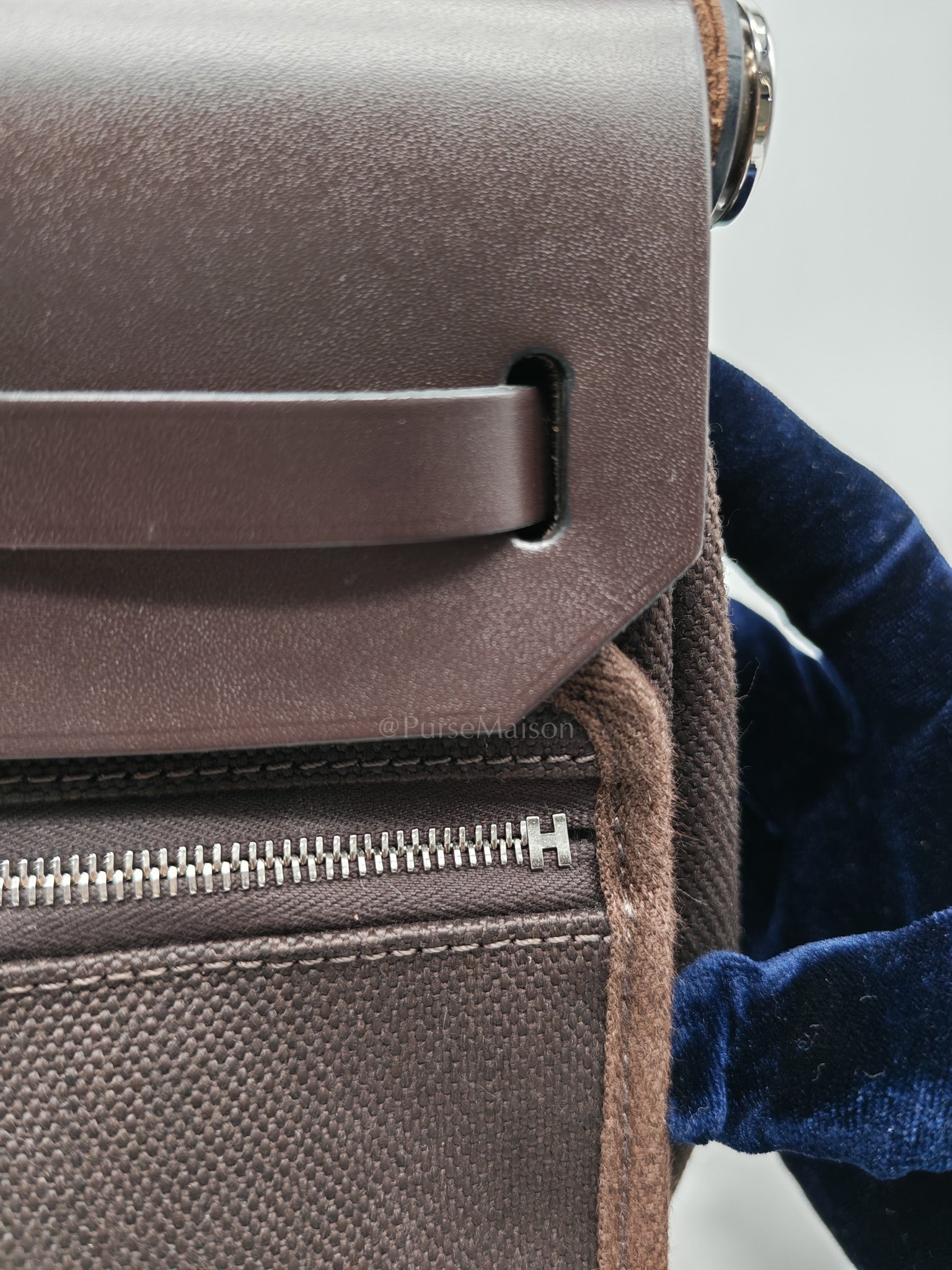 Mini Herbag Zip 20 in Ebene Canvas & Palladium Hardware Stamp K(2025)