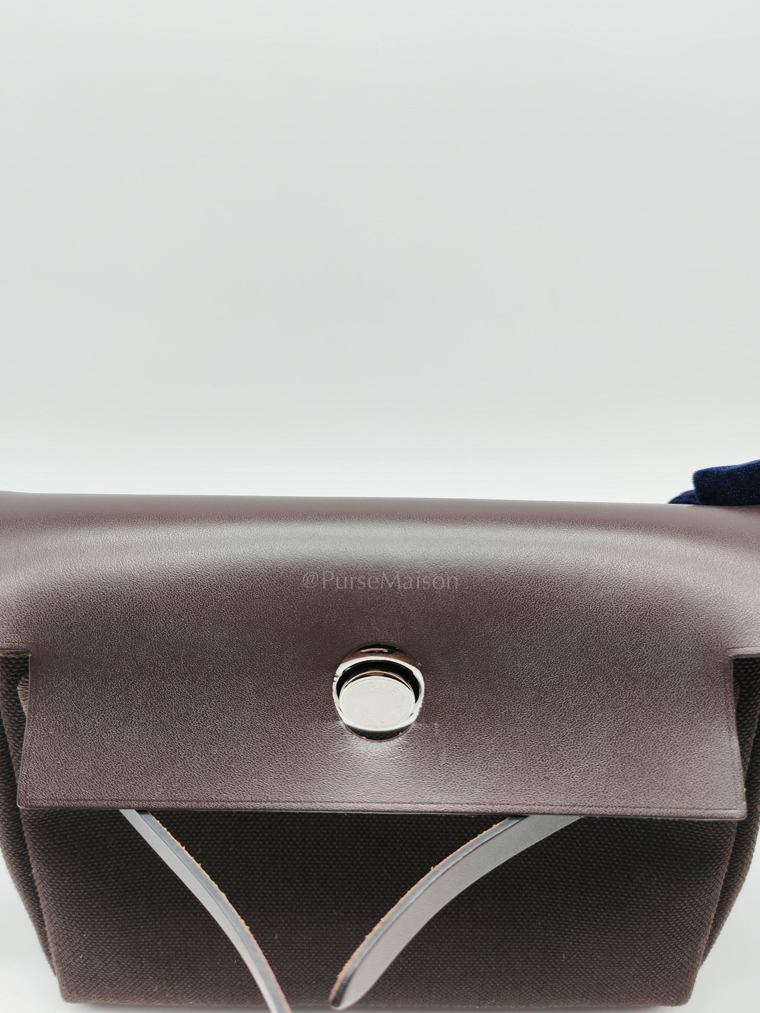 Mini Herbag Zip 20 in Ebene Canvas & Palladium Hardware Stamp K(2025)