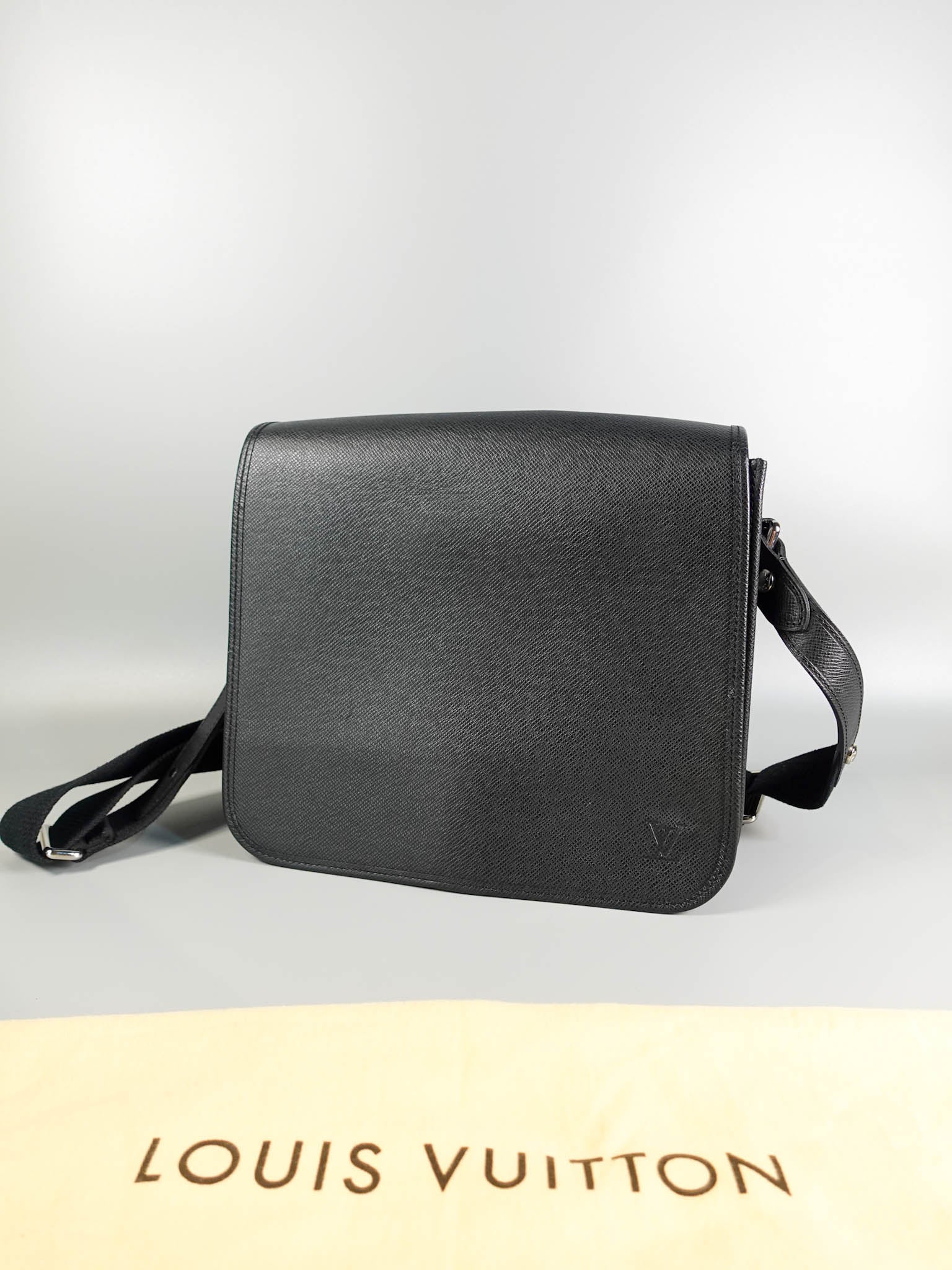 Taiga Andrei Ardoise Messenger Bag Black (Date code: SA2180) | Purse Maison Luxury Bags Shop