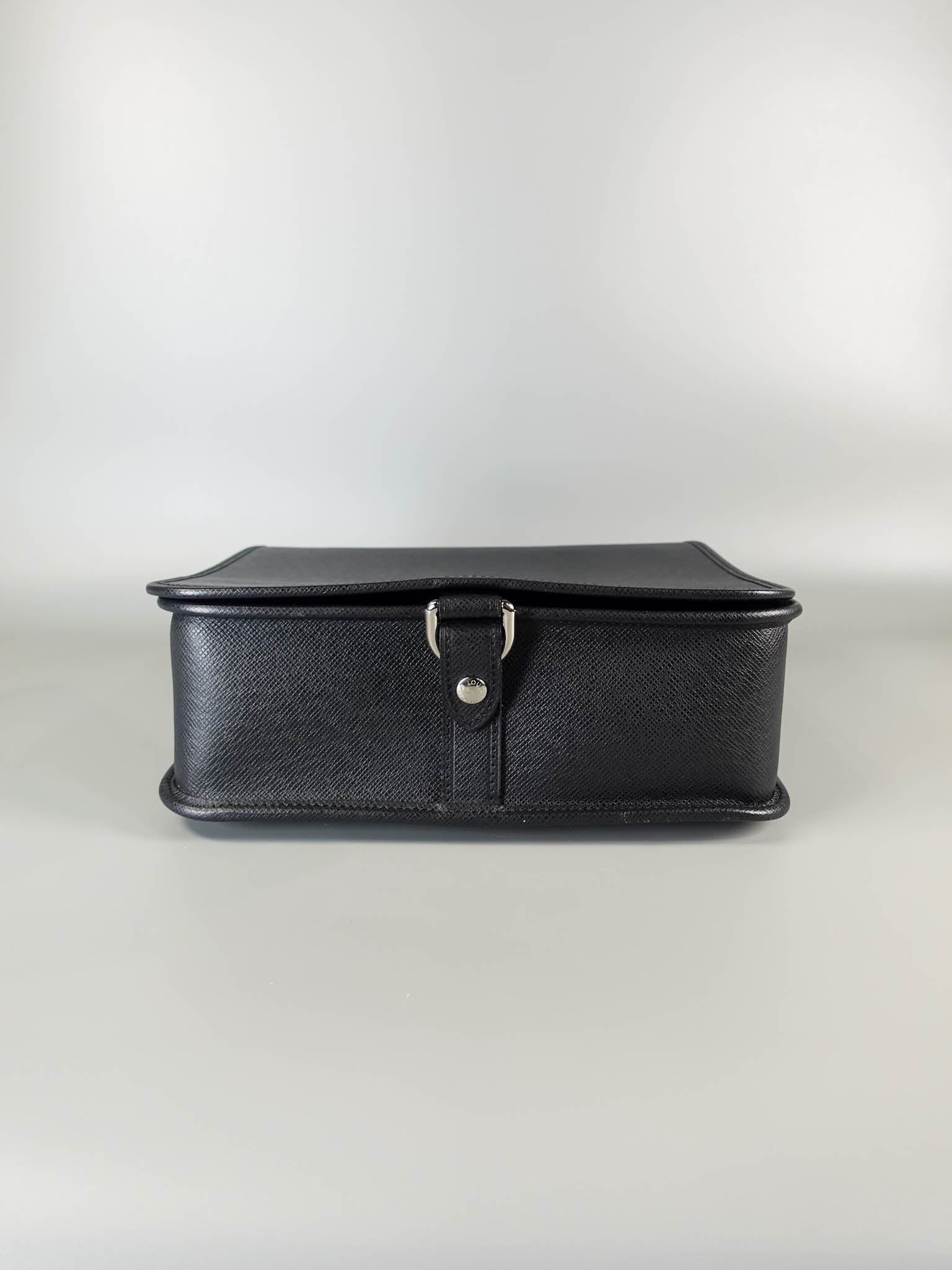 Taiga Andrei Ardoise Messenger Bag Black (Date code: SA2180) | Purse Maison Luxury Bags Shop