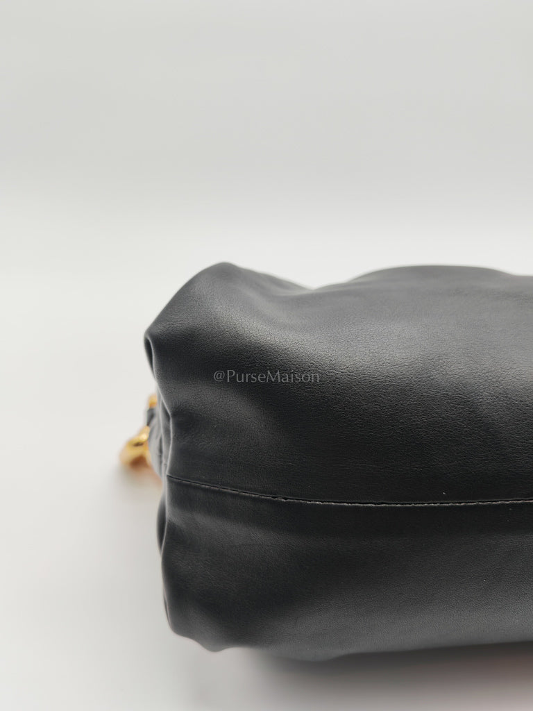 The Chain Pouch in Black Clafskin Leather Shoulder Bag | Purse Maison Luxury Bags Shop