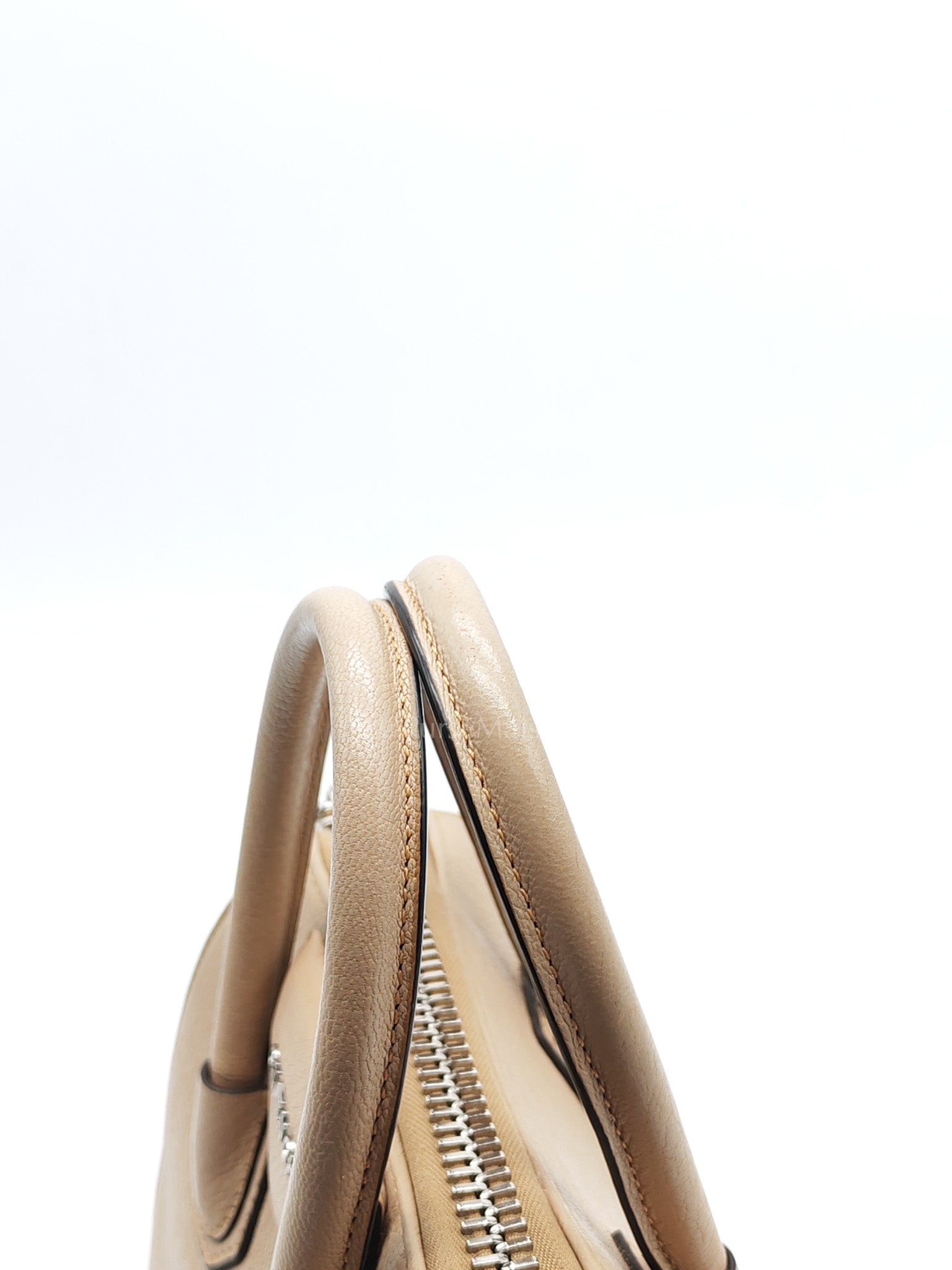 Antigona Mini In Nude Goatskin Leather & Silver Hardware