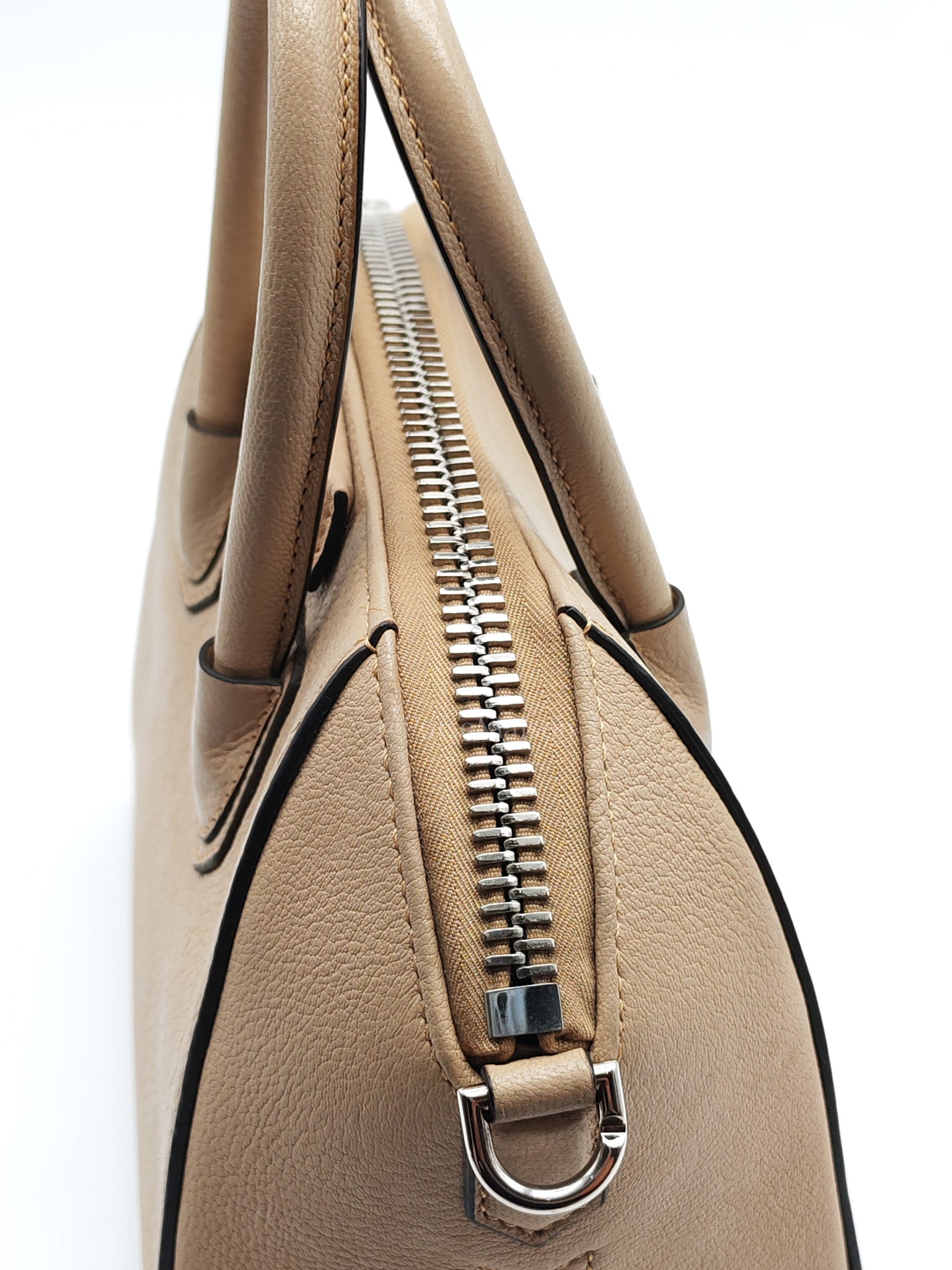 Antigona Mini In Nude Goatskin Leather & Silver Hardware