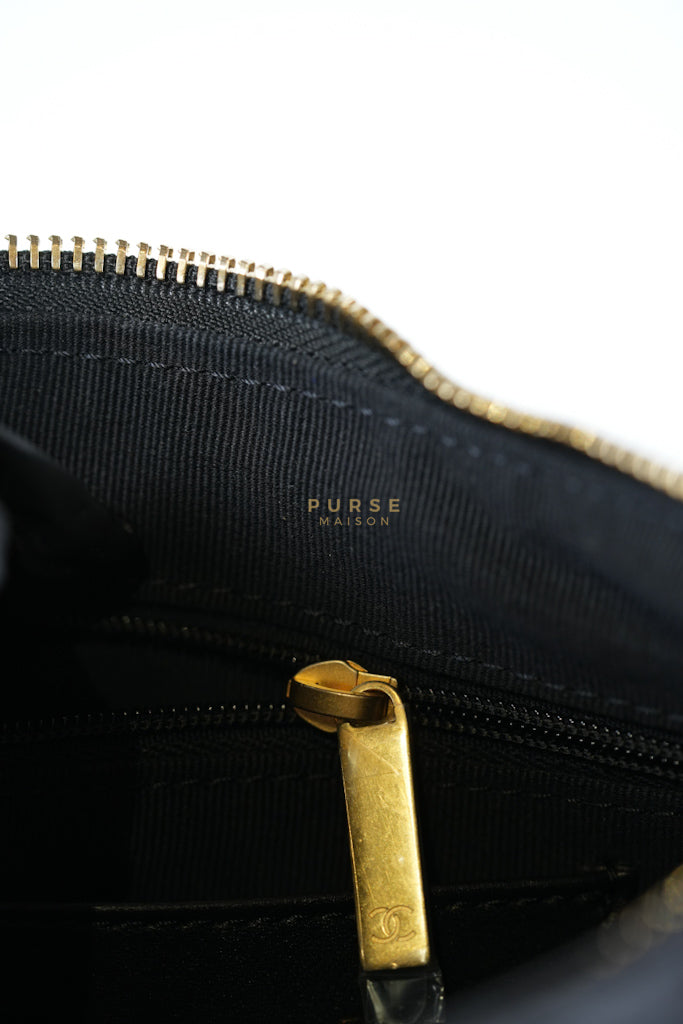 Trendy Pockets Hobo Bag in Black Shiny Lambskin Quilted Aged Gold Hardware (Microchip) | Purse Maison Luxury Bags Shop