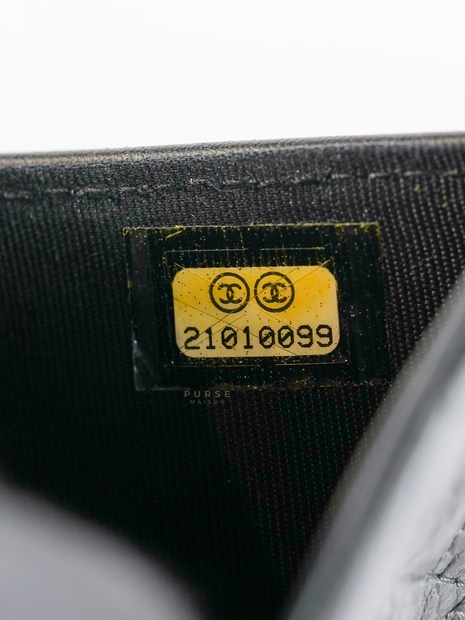Tri-Fold Wallet in Caviar Leather and Silver Hardware Series 21 | Purse Maison Luxury Bags Shop