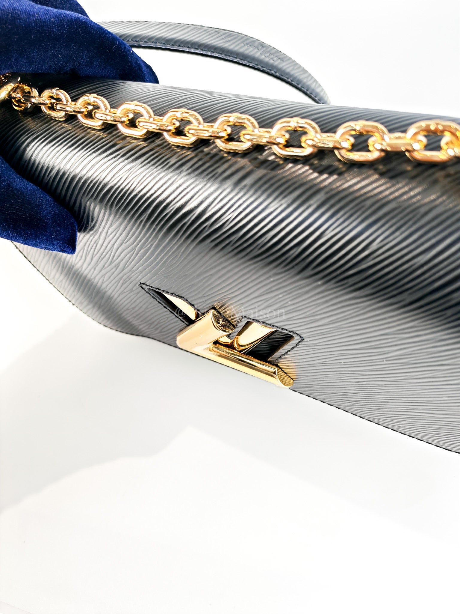 Twist Lock MM in Black Epi Leather Gold Hardware (Microchip) | Purse Maison Luxury Bags Shop