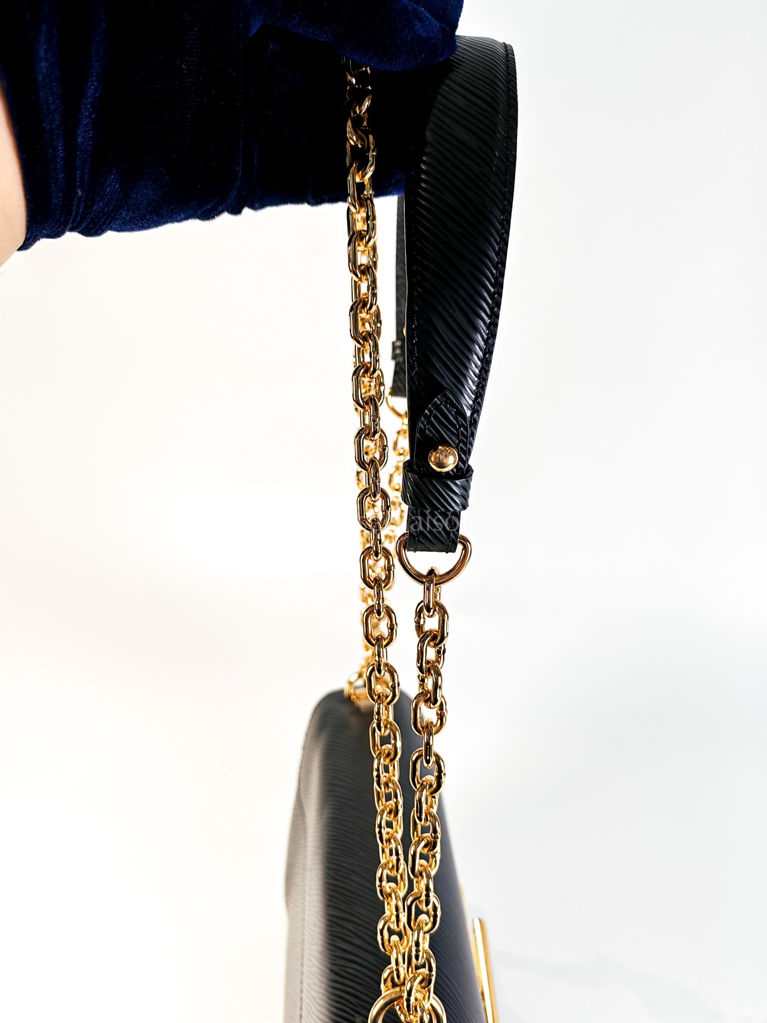 Twist Lock MM in Black Epi Leather Gold Hardware (Microchip) | Purse Maison Luxury Bags Shop