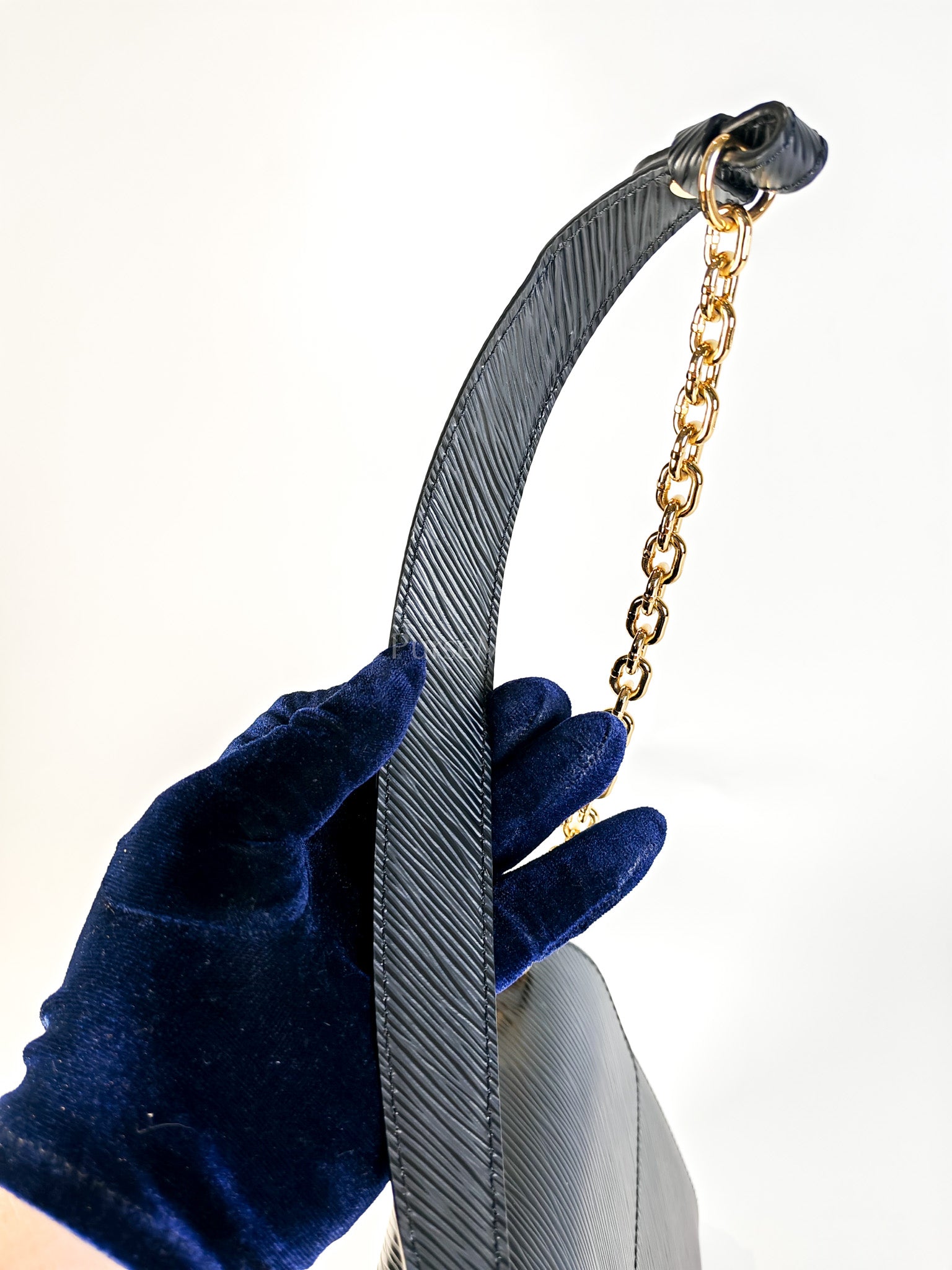 Twist Lock MM in Black Epi Leather Gold Hardware (Microchip) | Purse Maison Luxury Bags Shop