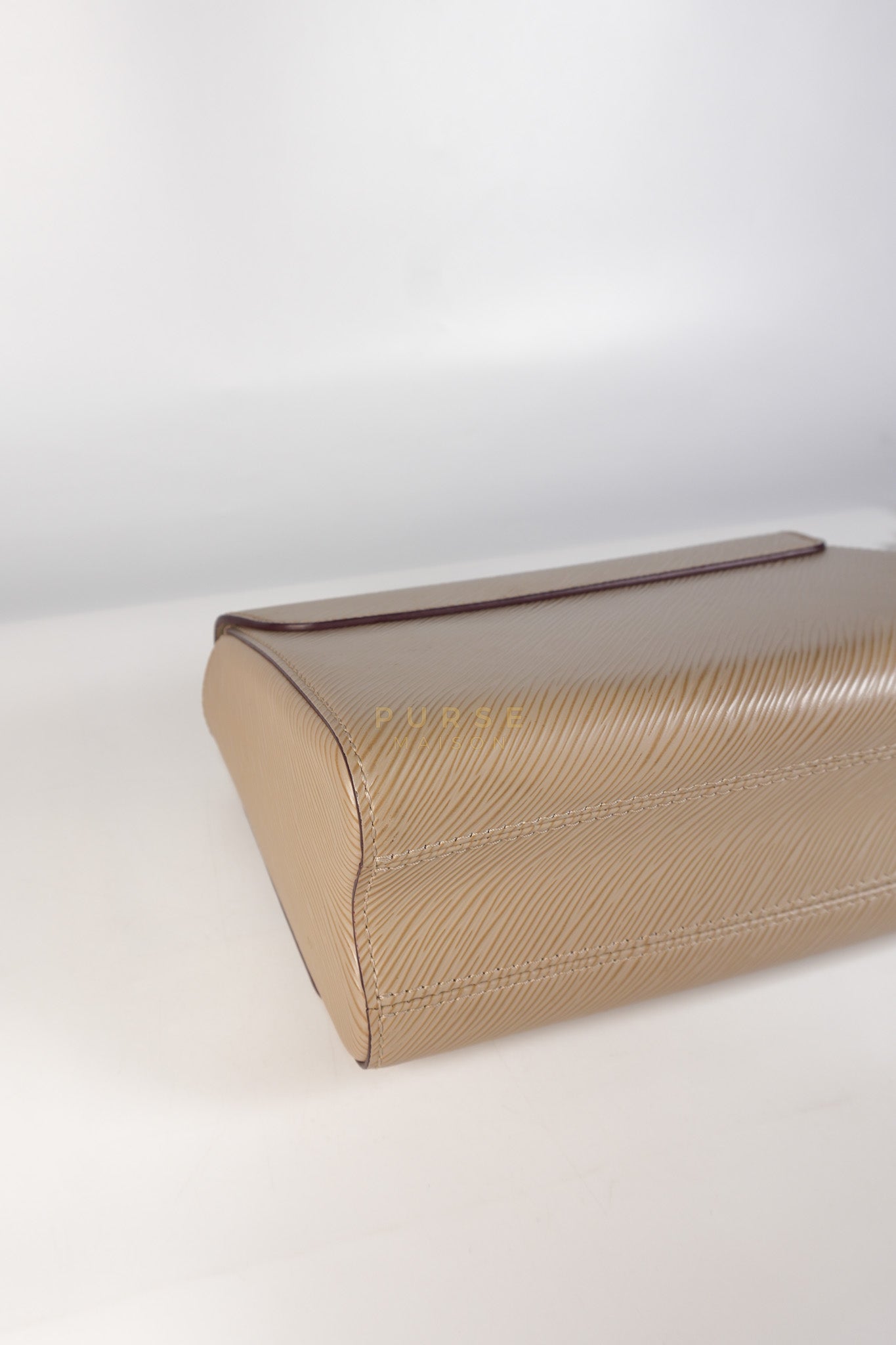 Twist Lock MM Shoulder Bag in Gallet Epi Leather Gold Hardware | Purse Maison Luxury Bags Shop