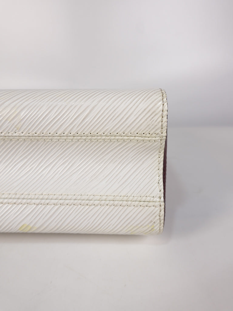 Twist MM Bi-color in Epi Leather and Gold Hardware (Date Code: AR1149) | Purse Maison Luxury Bags Shop