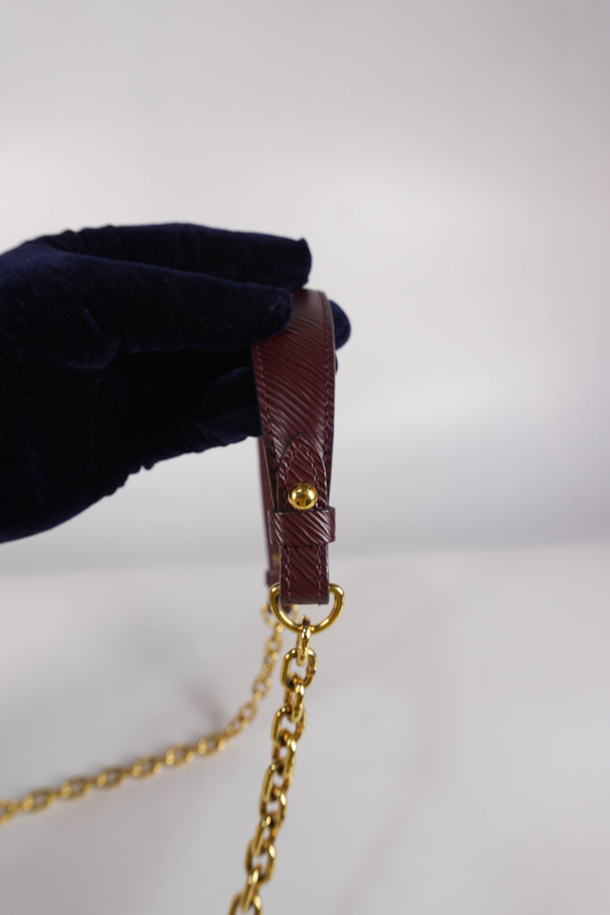 Twist MM Bi-color in Epi Leather and Gold Hardware (Date Code: AR1149) | Purse Maison Luxury Bags Shop