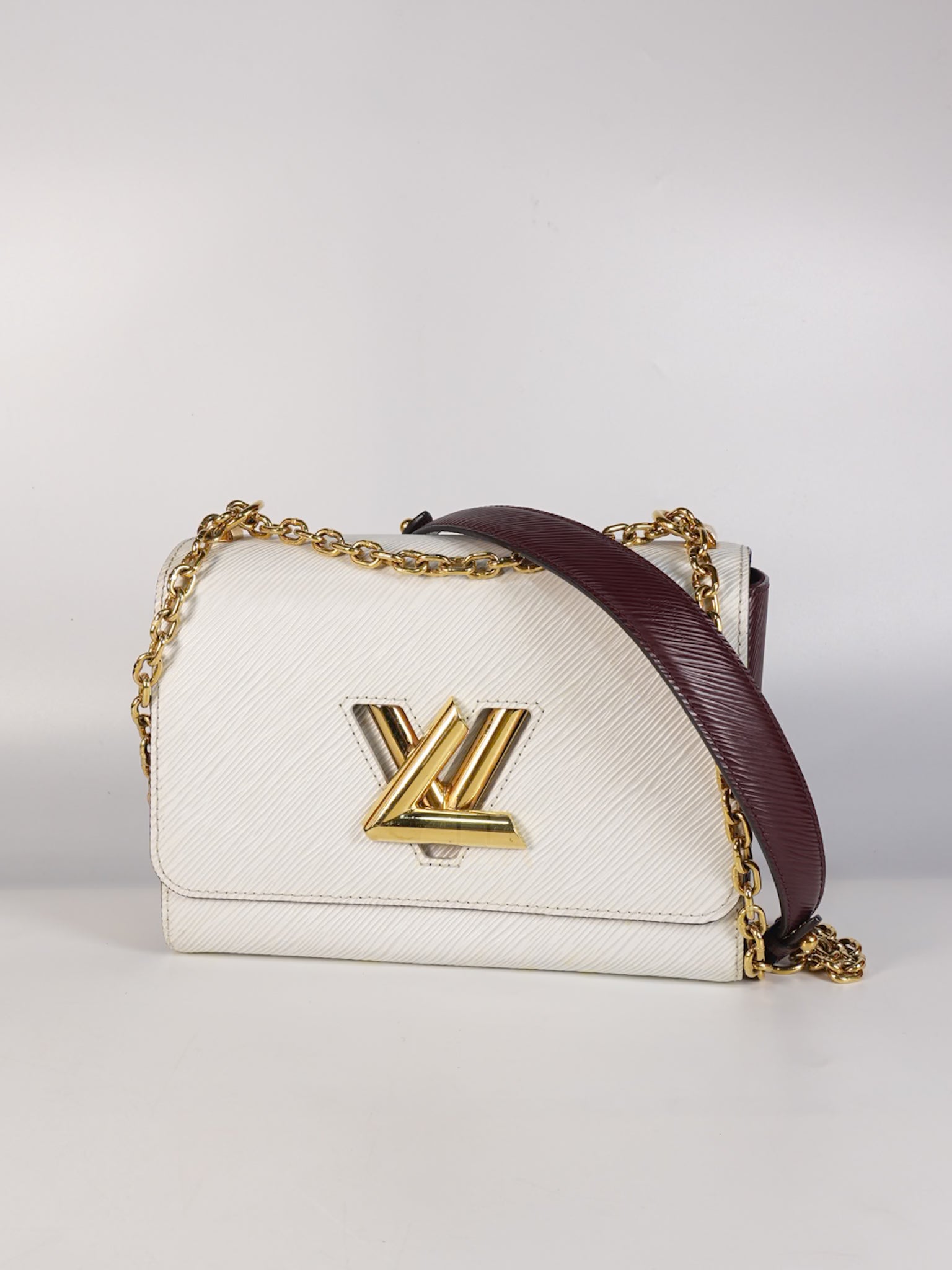 Twist MM Bi-color in Epi Leather and Gold Hardware (Date Code: AR1149) | Purse Maison Luxury Bags Shop