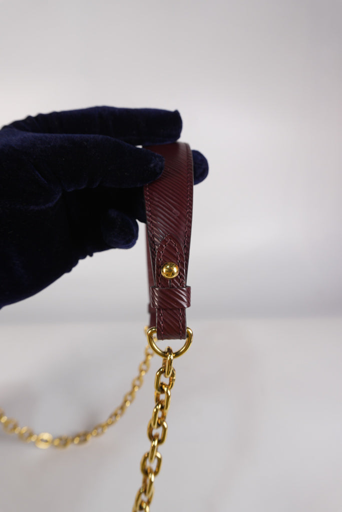 Twist MM Bi-color in Epi Leather and Gold Hardware (Date Code: AR1149) | Purse Maison Luxury Bags Shop