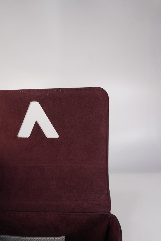 Twist MM Bi-color in Epi Leather and Gold Hardware (Date Code: AR1149) | Purse Maison Luxury Bags Shop