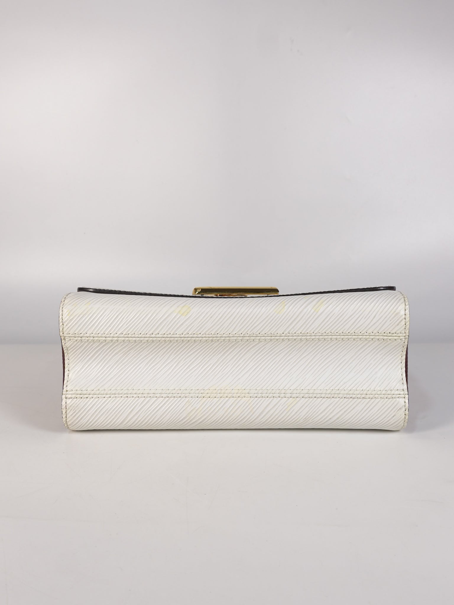 Twist MM Bi-color in Epi Leather and Gold Hardware (Date Code: AR1149) | Purse Maison Luxury Bags Shop