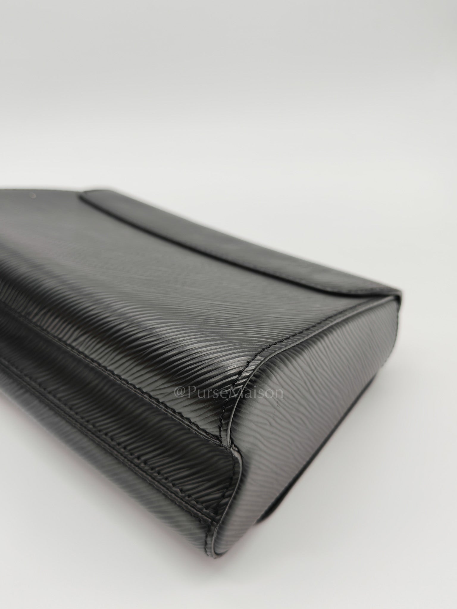 Twist MM Black Epi Leather in Silver Hardware (Microchip) | Purse Maison Luxury Bags Shop