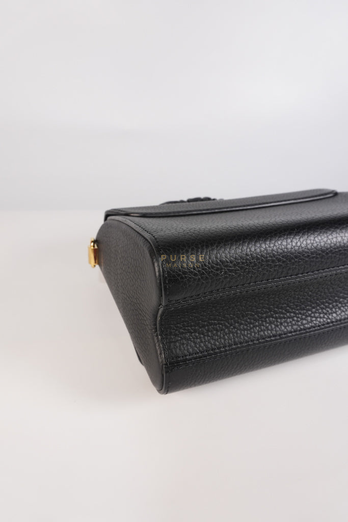 Twist Scrunchie MM in Black Grained Calfskin Leather Crossbody Bag | Purse Maison Luxury Bags Shop