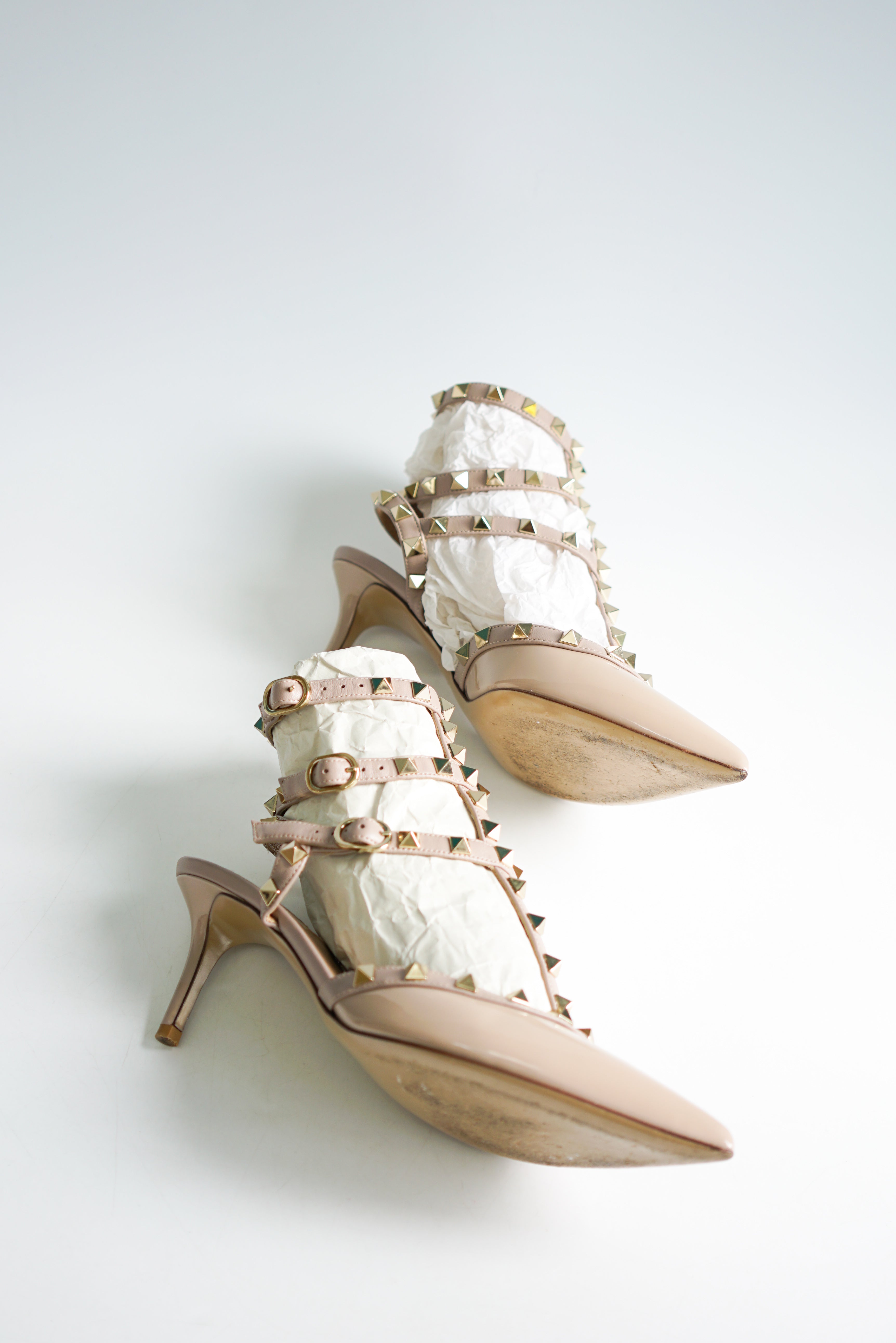 Valentino Garavani Rockstud Patent Leather Beige Kitten Heels Size 38.5 EUR (26cm)