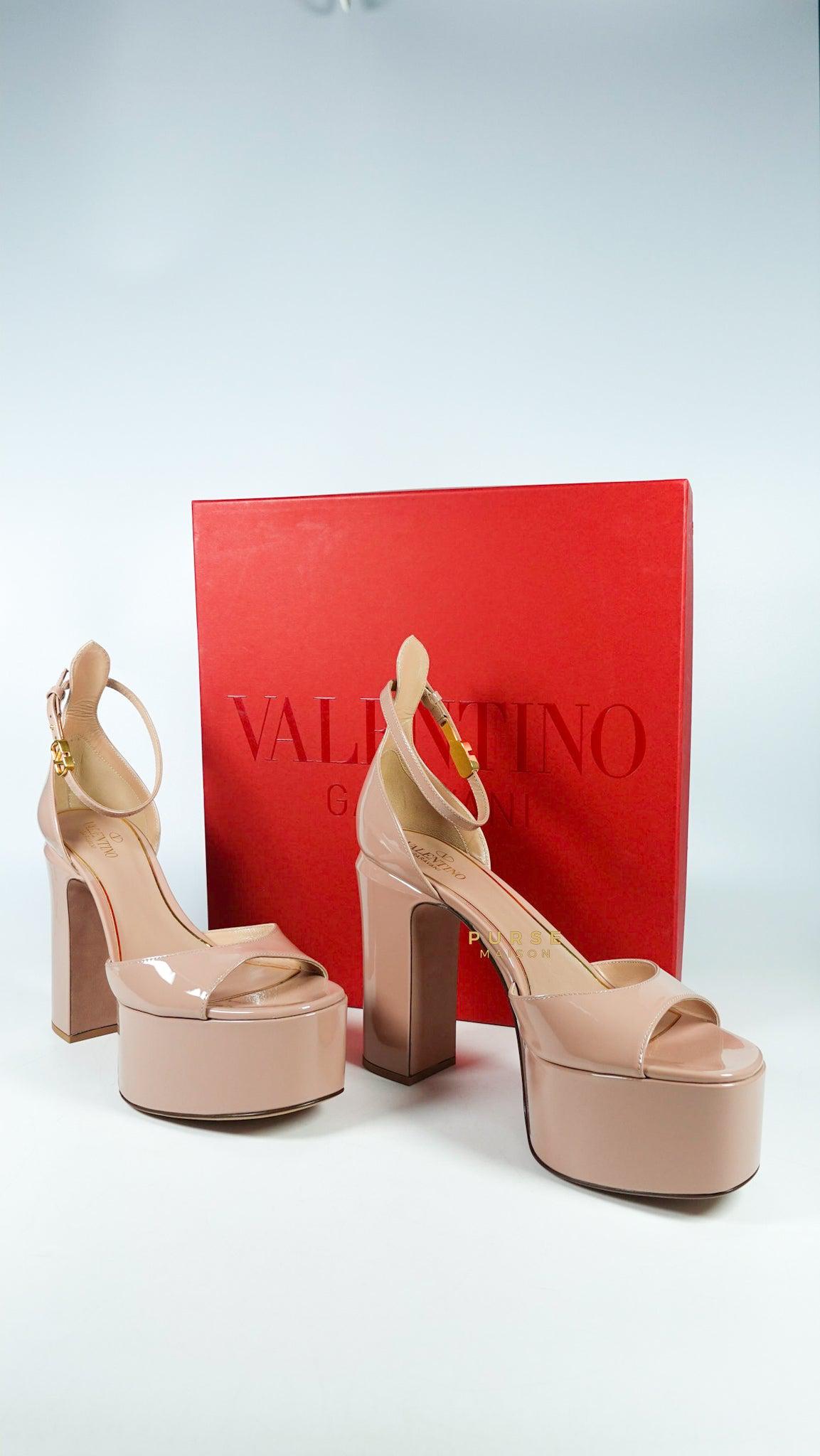 Valentino Garavani Tan-Go Platform Nude Patent Leather Sandals (Size 39 EUR, 25.5cm)