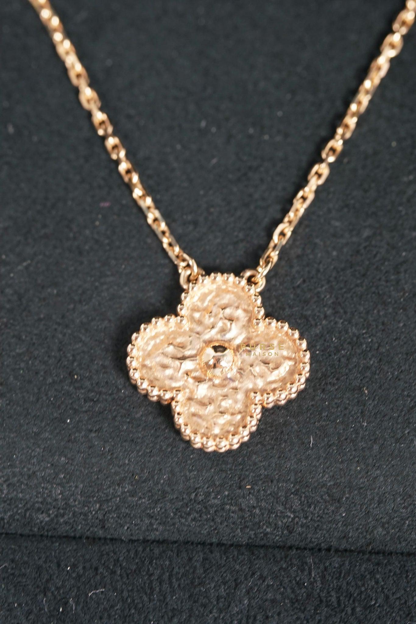 Van Cleef & Arpels 2021 Limited Edition Vintage Alhambra Necklace - 18K  Rose Gold Pendant Necklace, Necklaces - VAC28715