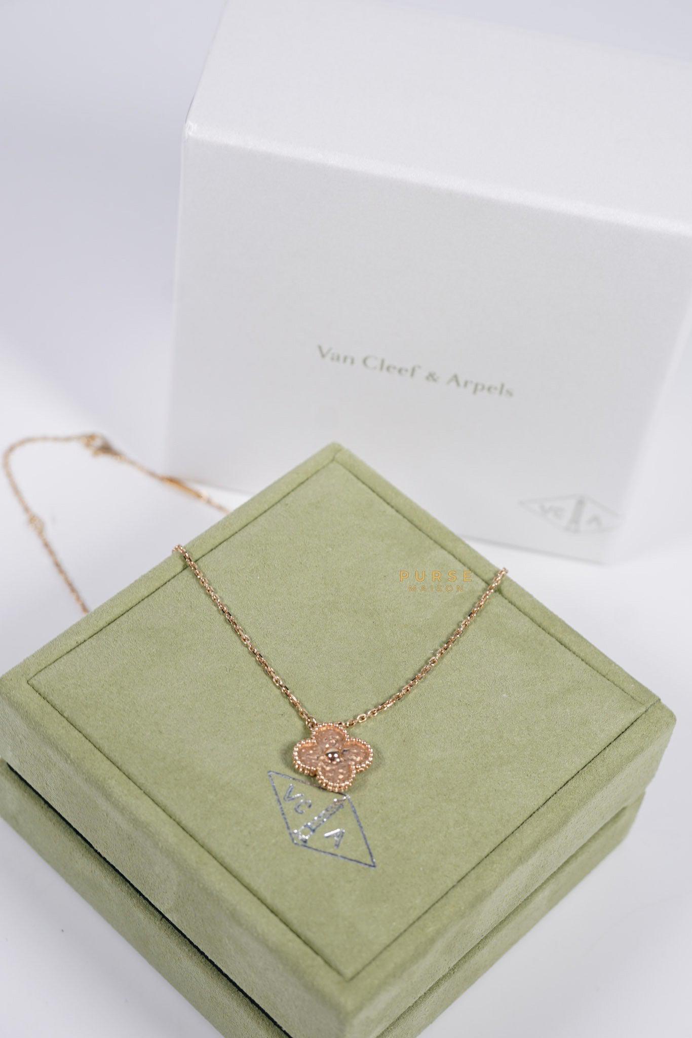 Van Cleef & Arpels 2021 Limited Edition Vintage Alhambra Necklace - 18K  Rose Gold Pendant Necklace, Necklaces - VAC28715