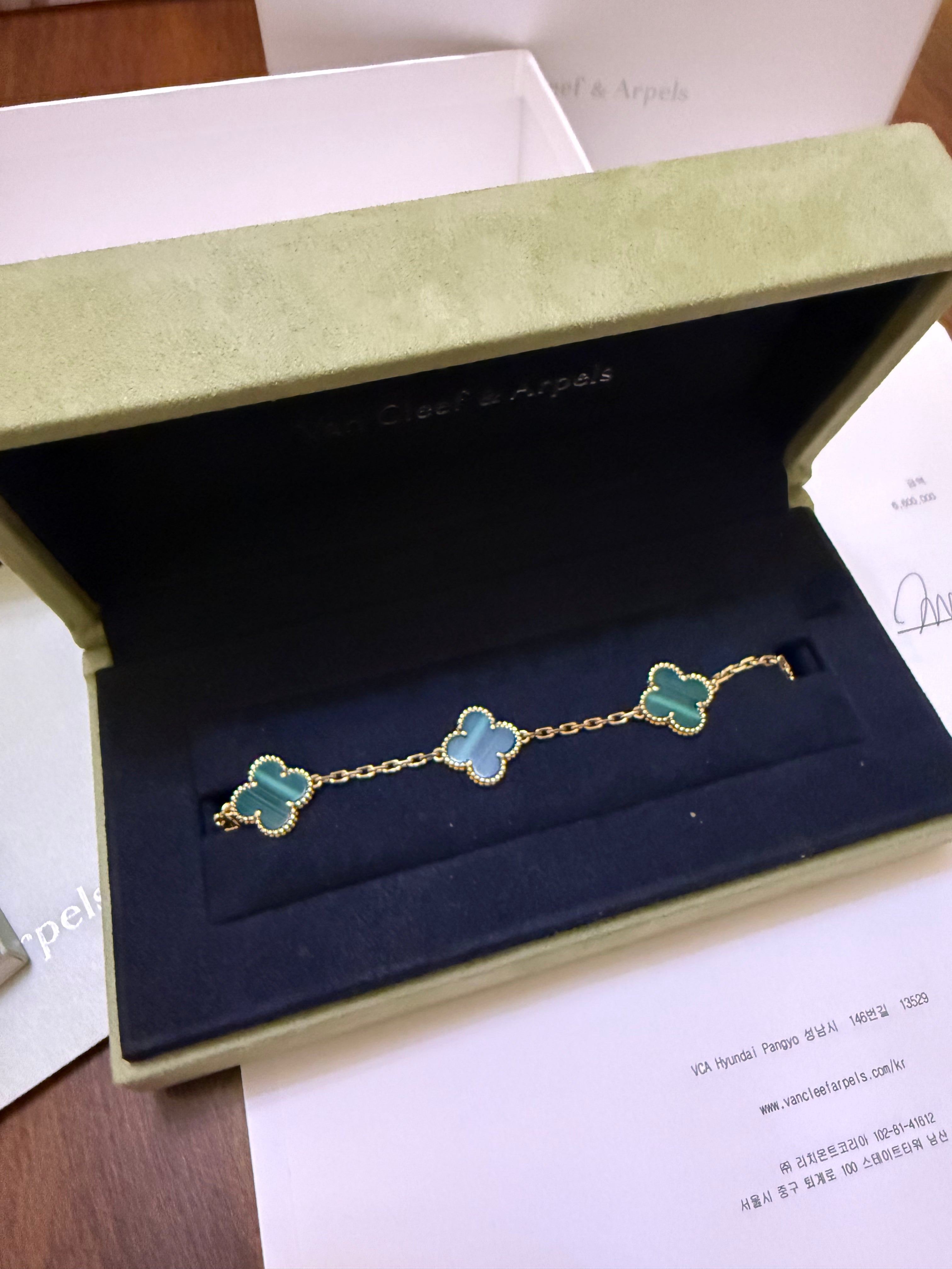 Van Cleef & Arpels Vintage Alhambra 18K yellow gold, Malachite, 5 motifs | Purse Maison Luxury Bags Shop
