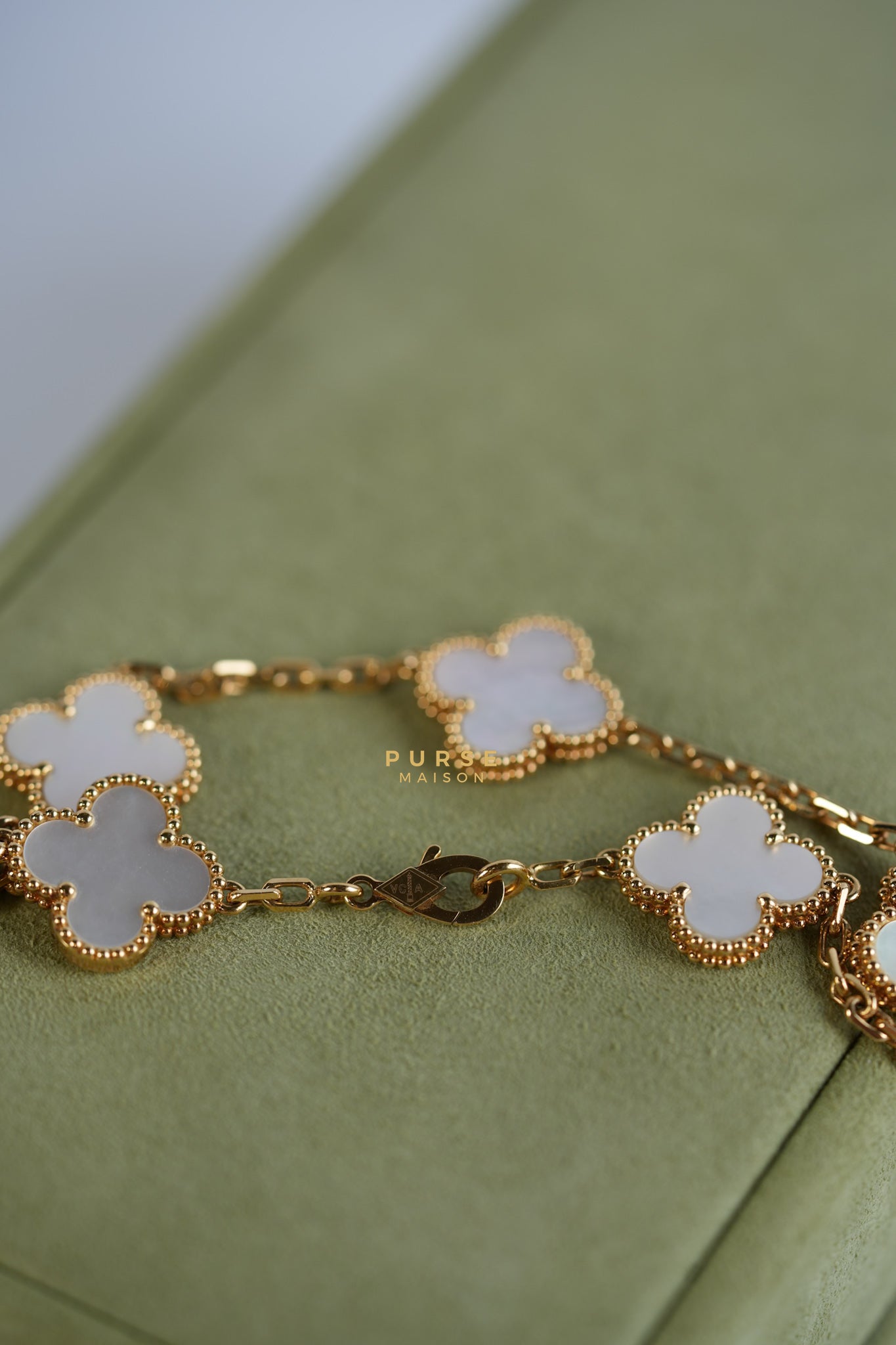 Van Cleef & Arpels Vintage Alhambra in Yellow Gold Bracelet, 5 motifs Mother of Pearl | Purse Maison Luxury Bags Shop