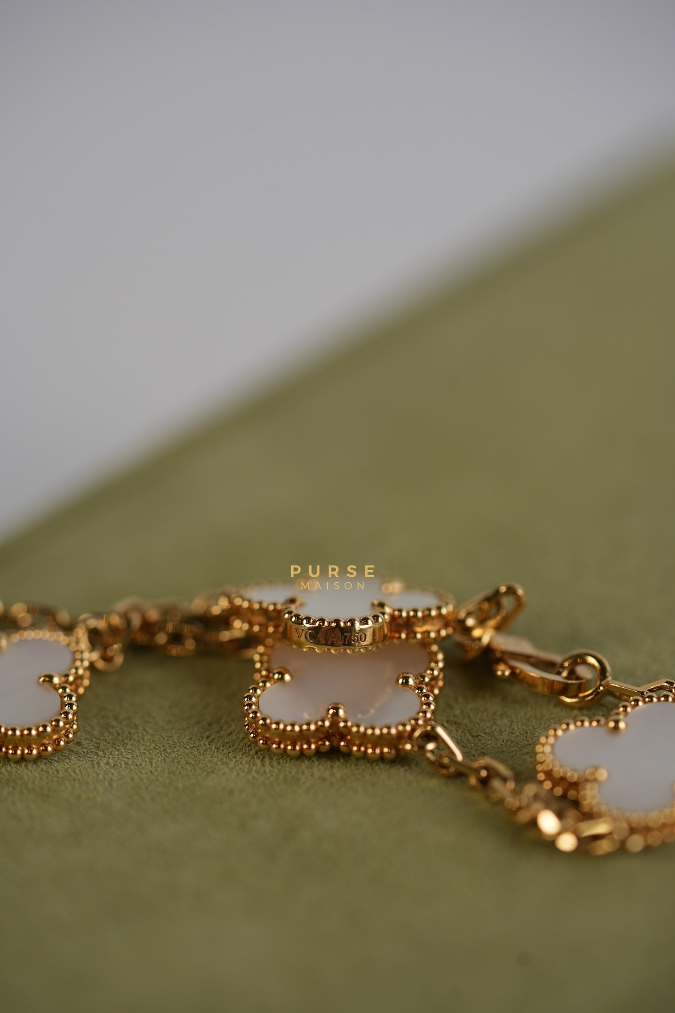 Van Cleef & Arpels Vintage Alhambra in Yellow Gold Bracelet, 5 motifs Mother of Pearl | Purse Maison Luxury Bags Shop