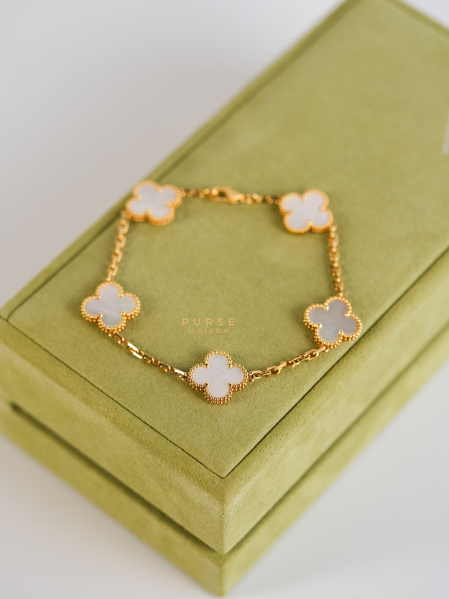 Van Cleef & Arpels Vintage Alhambra in Yellow Gold Bracelet, 5 motifs Mother of Pearl | Purse Maison Luxury Bags Shop