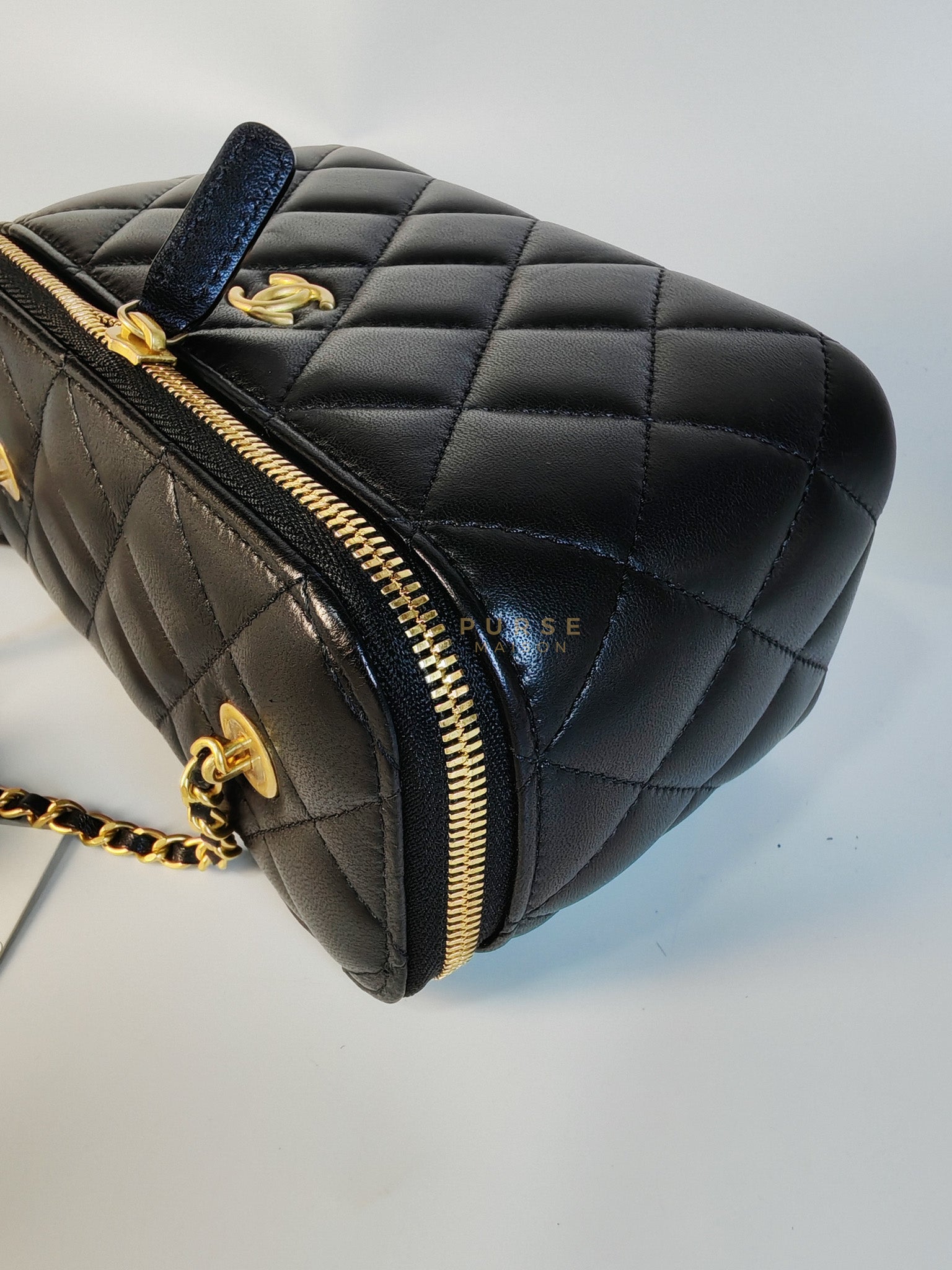 Vanity Case Black in Lambskin Leather and Aged Gold Heart Chain Strap (Microchip) | Purse Maison Luxury Bags Shop