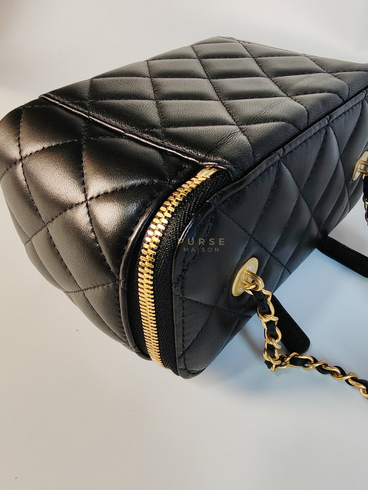 Vanity Case Black in Lambskin Leather and Aged Gold Heart Chain Strap (Microchip) | Purse Maison Luxury Bags Shop