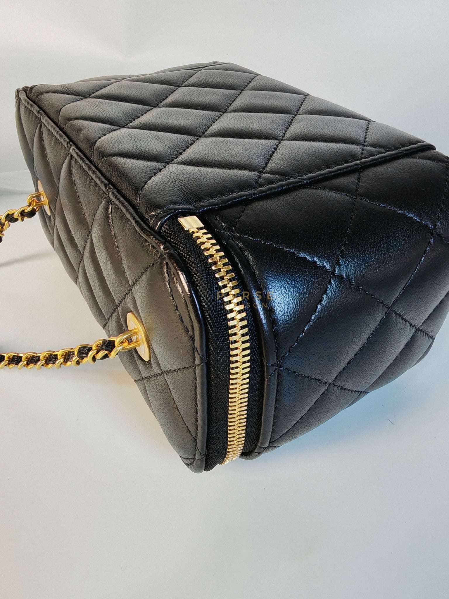 Vanity Case Black in Lambskin Leather and Aged Gold Heart Chain Strap (Microchip) | Purse Maison Luxury Bags Shop