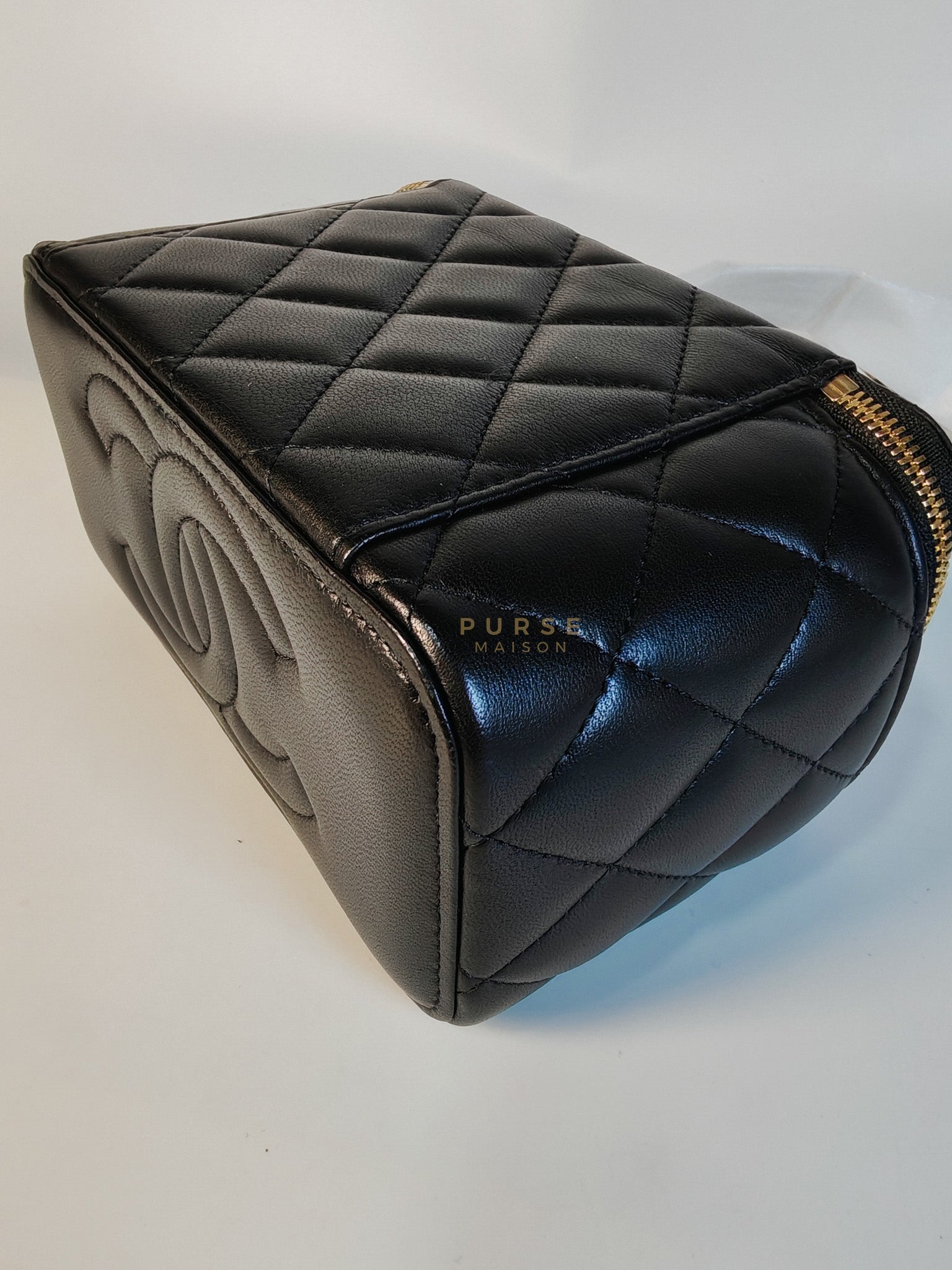 Vanity Case Black in Lambskin Leather and Aged Gold Heart Chain Strap (Microchip) | Purse Maison Luxury Bags Shop