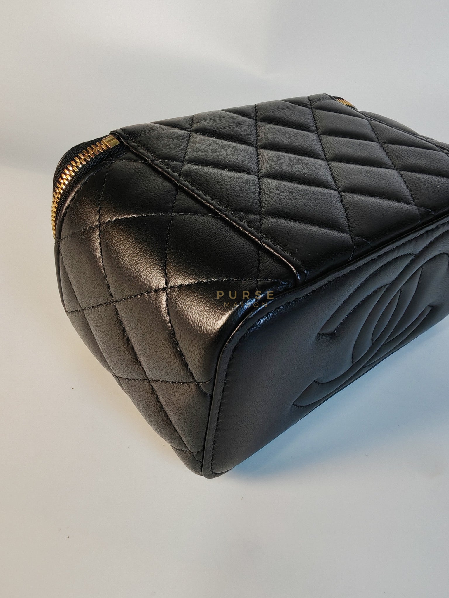 Vanity Case Black in Lambskin Leather and Aged Gold Heart Chain Strap (Microchip) | Purse Maison Luxury Bags Shop