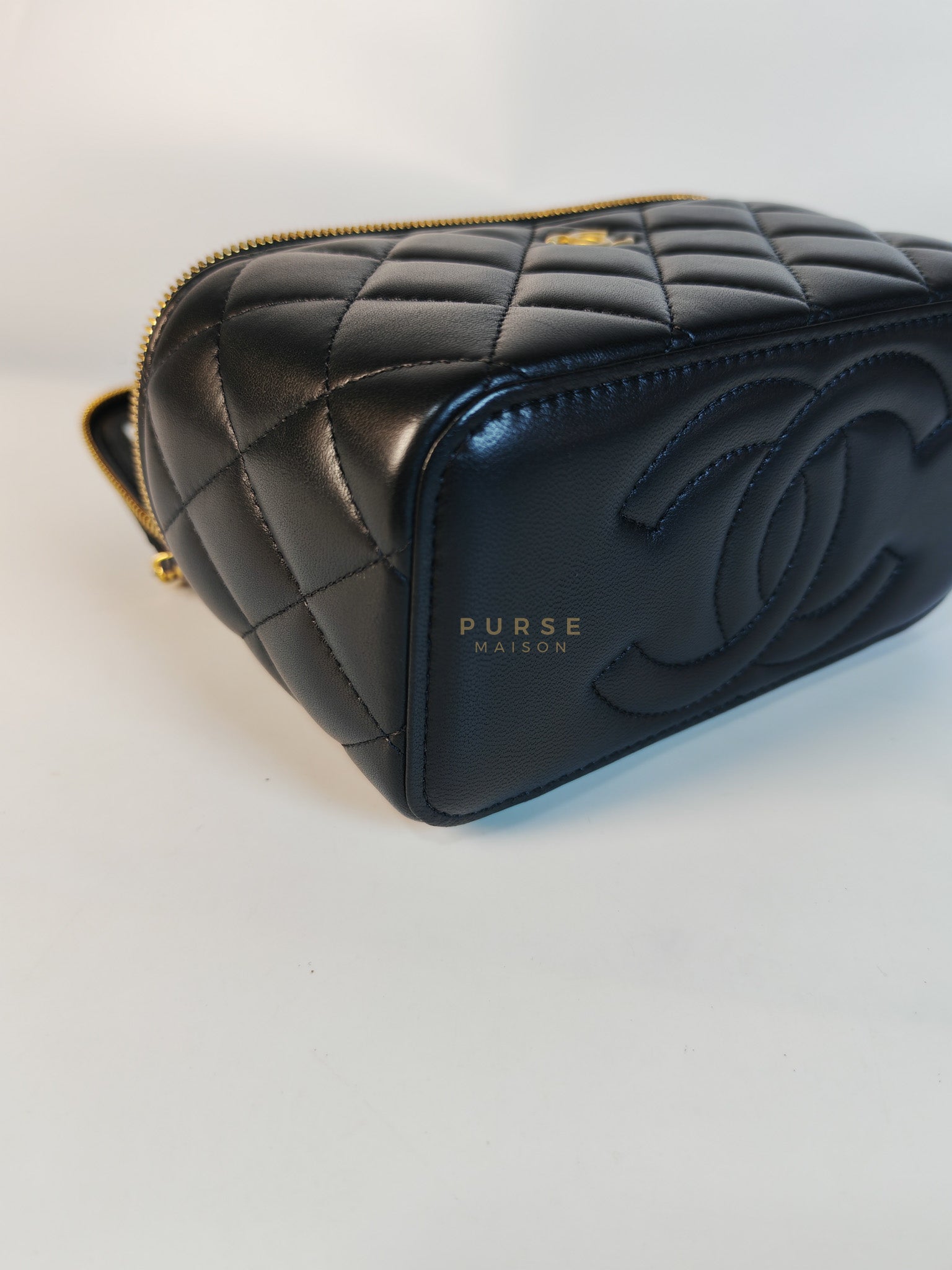 Vanity Case Black in Lambskin Leather and Aged Gold Heart Chain Strap (Microchip) | Purse Maison Luxury Bags Shop