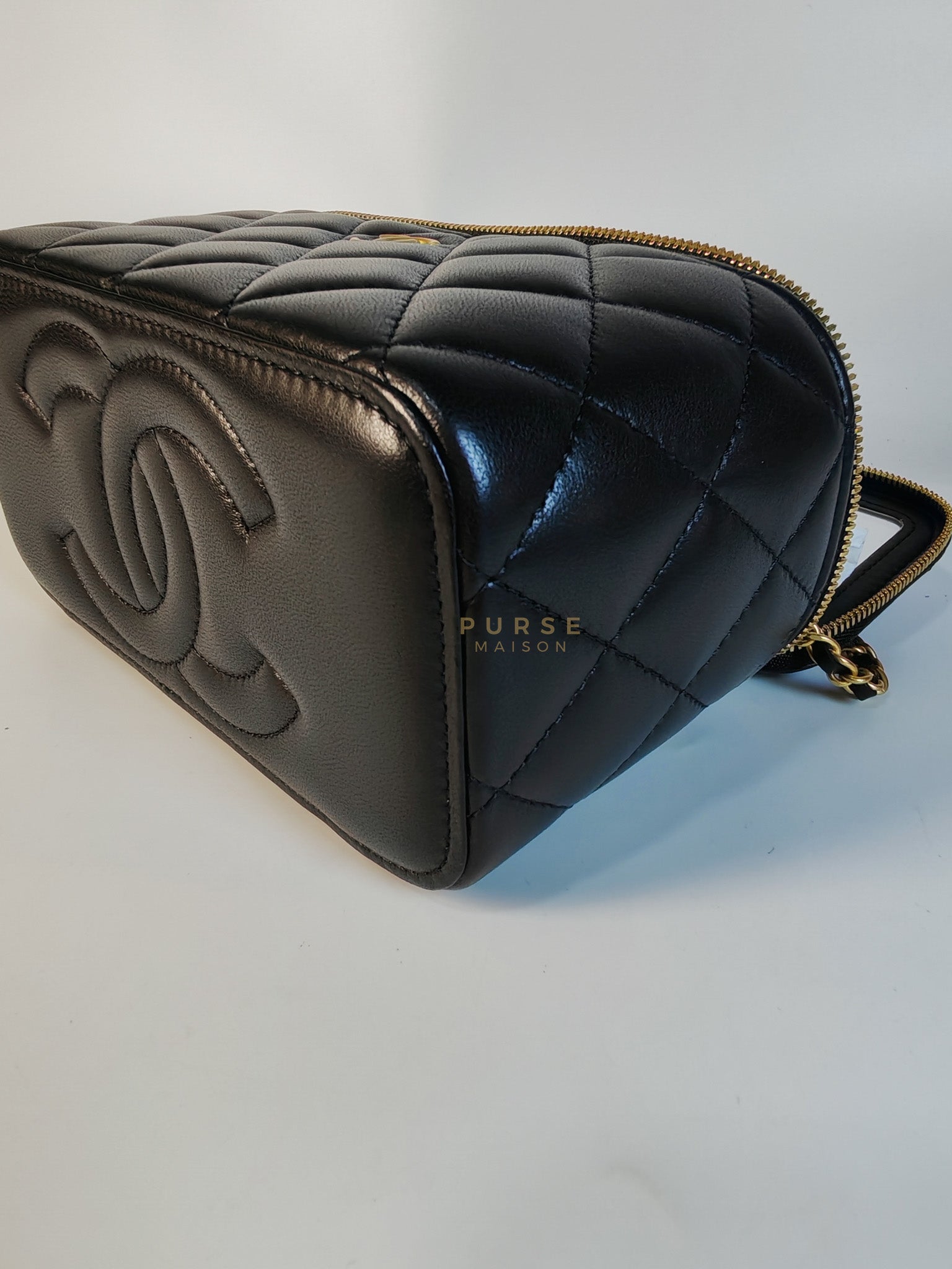 Vanity Case Black in Lambskin Leather and Aged Gold Heart Chain Strap (Microchip) | Purse Maison Luxury Bags Shop