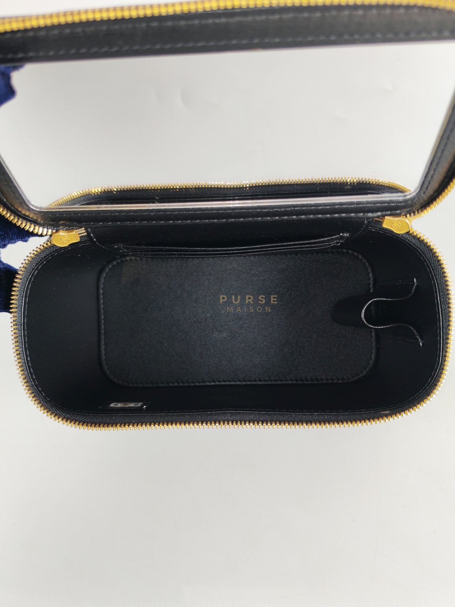 Vanity Case Black in Lambskin Leather and Aged Gold Heart Chain Strap (Microchip) | Purse Maison Luxury Bags Shop