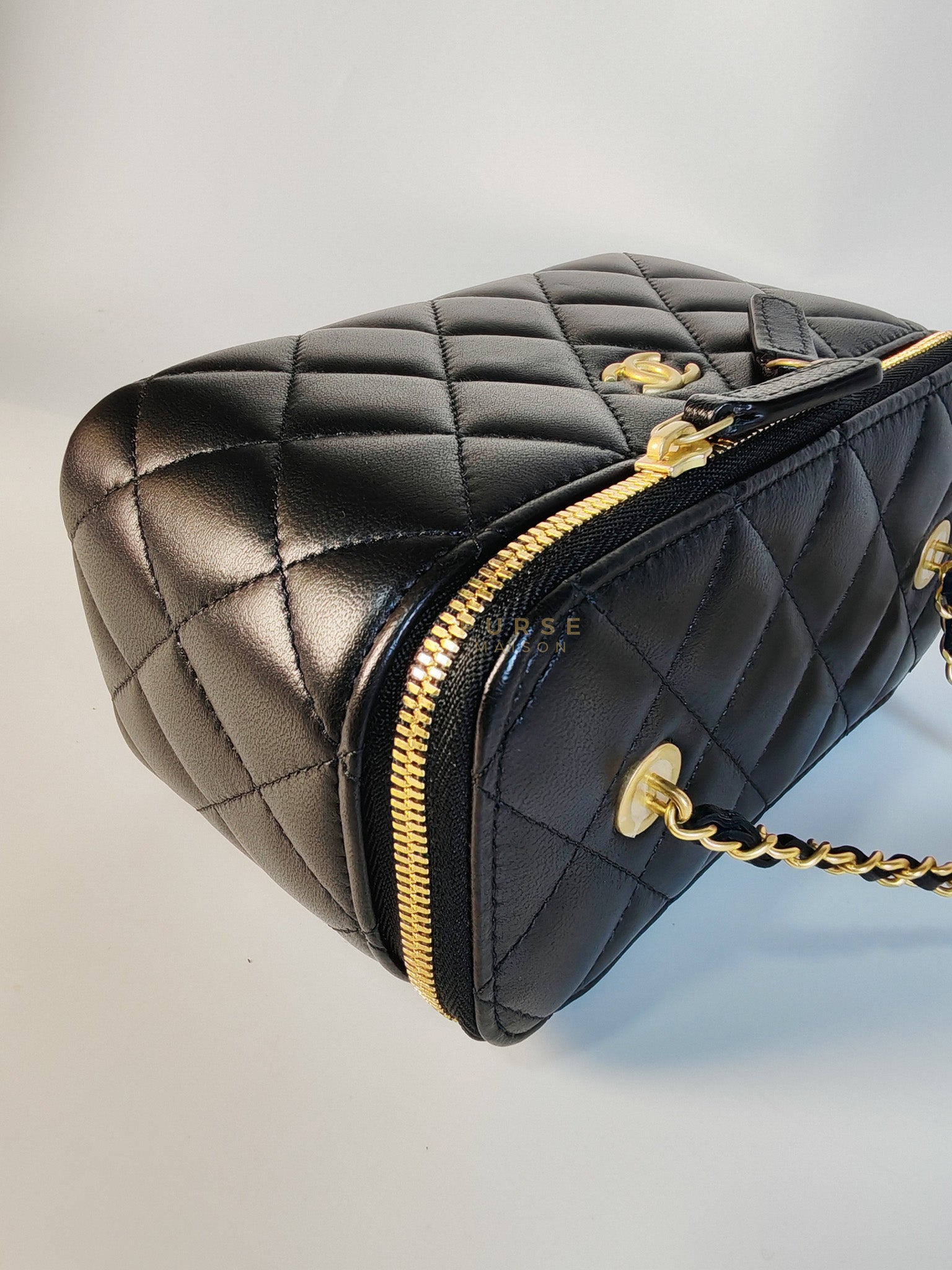 Vanity Case Black in Lambskin Leather and Aged Gold Heart Chain Strap (Microchip) | Purse Maison Luxury Bags Shop