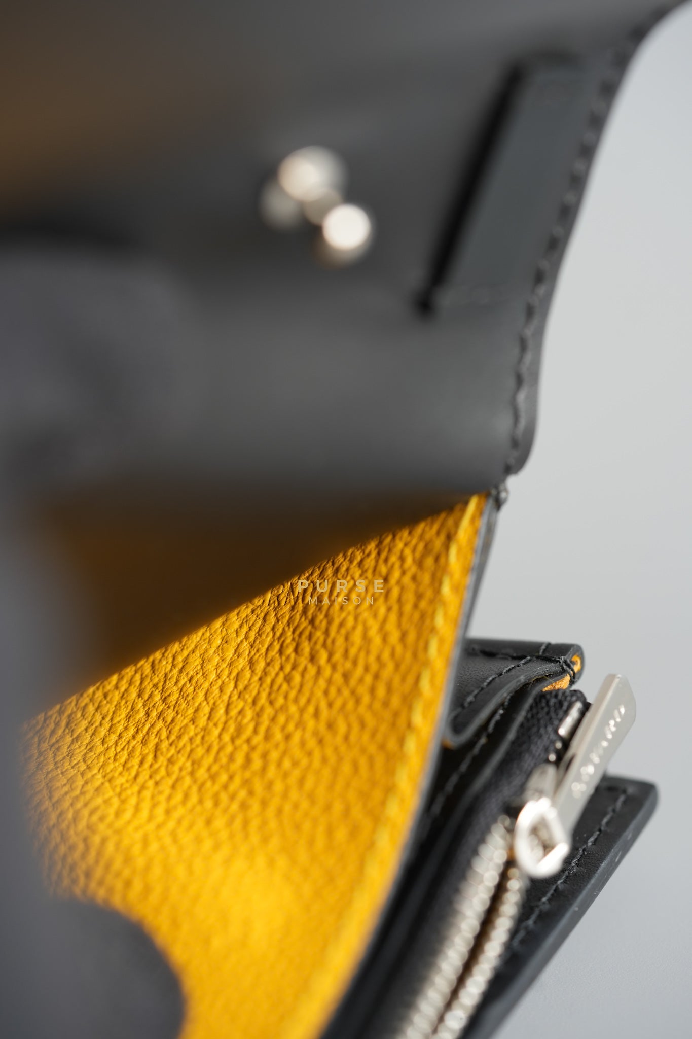 Varenne Wallet on Chain in Noir | Purse Maison Luxury Bags Shop