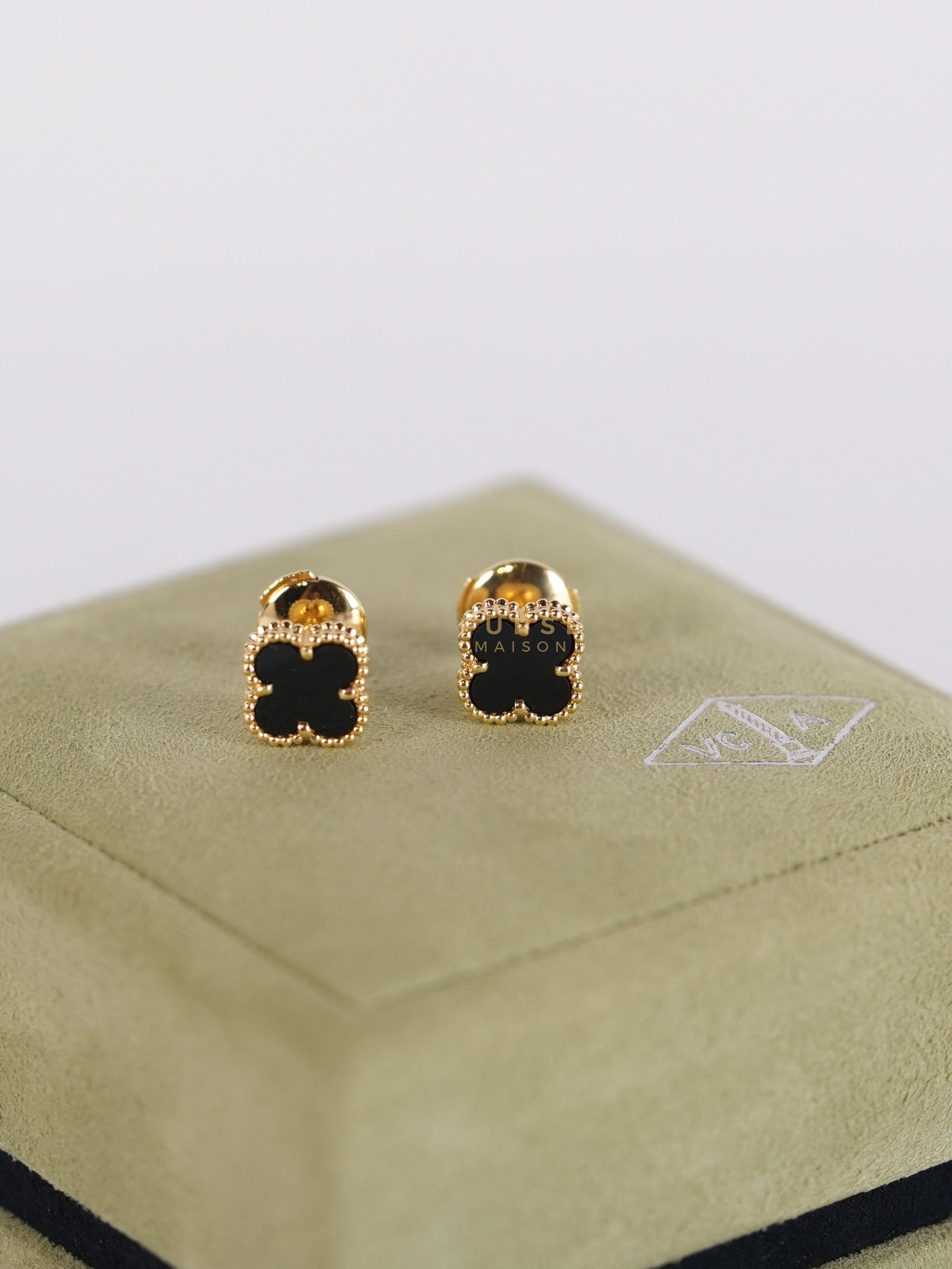 VCA Sweet Alhambra Earstuds 18K Yellow Gold, Onyx | Purse Maison Luxury Bags Shop
